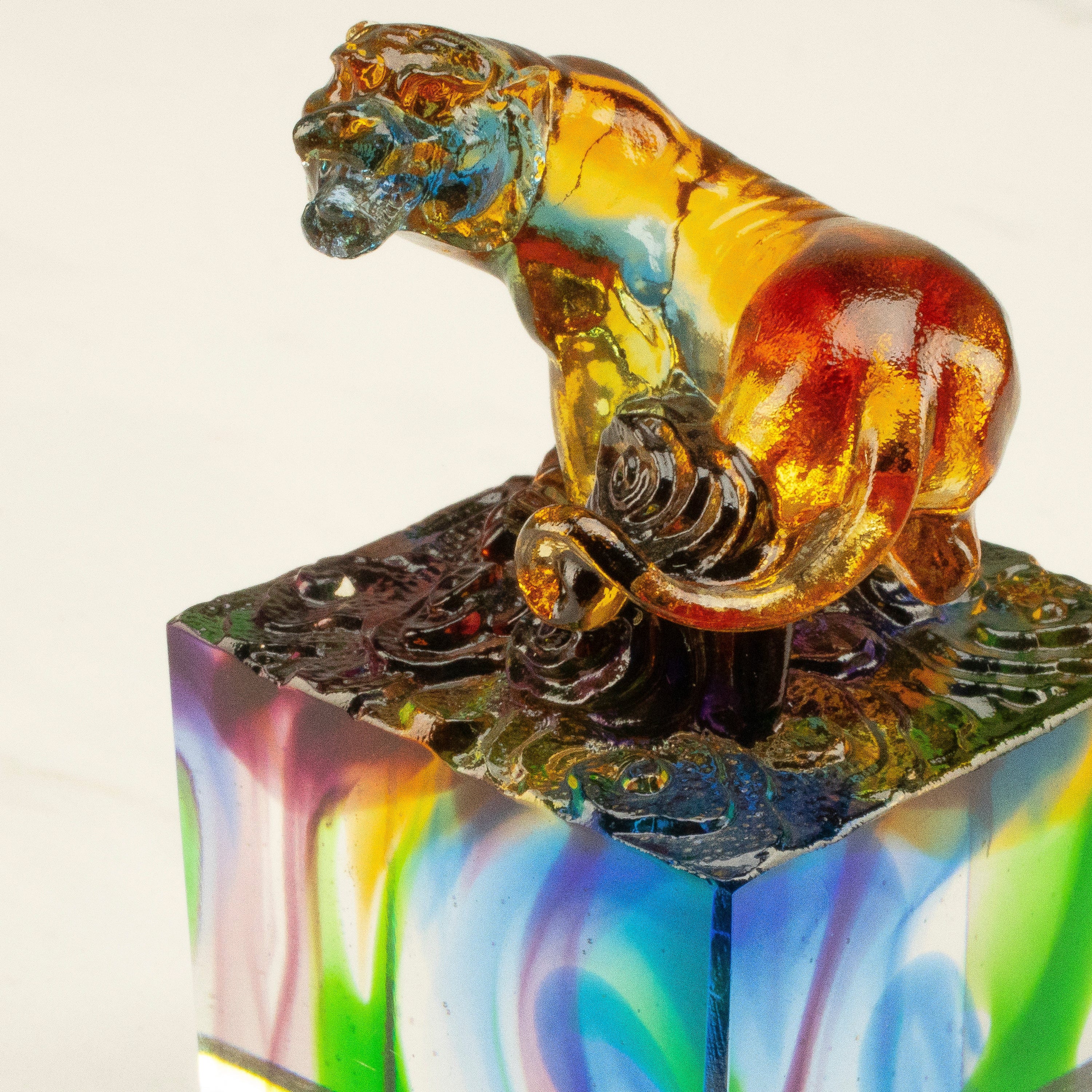 Kalifano Crystal Carving Powerful Tiger Crystal Carving - A Symbol of Courage and Strength CRZ120-TIG