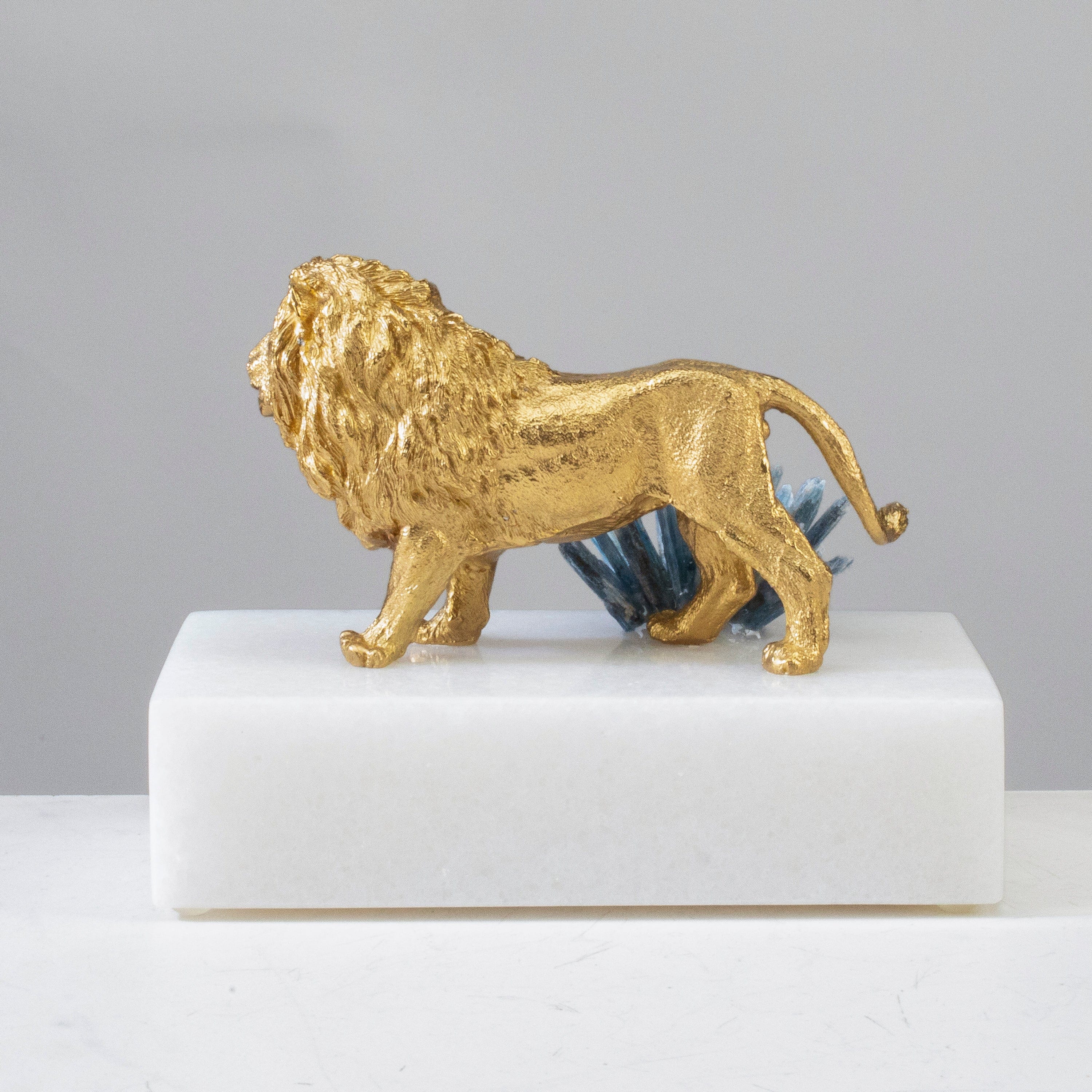 KALIFANO Crystal Home Decor Brass Lion Carving with Blue Kyanite Cluster HG1144-KY