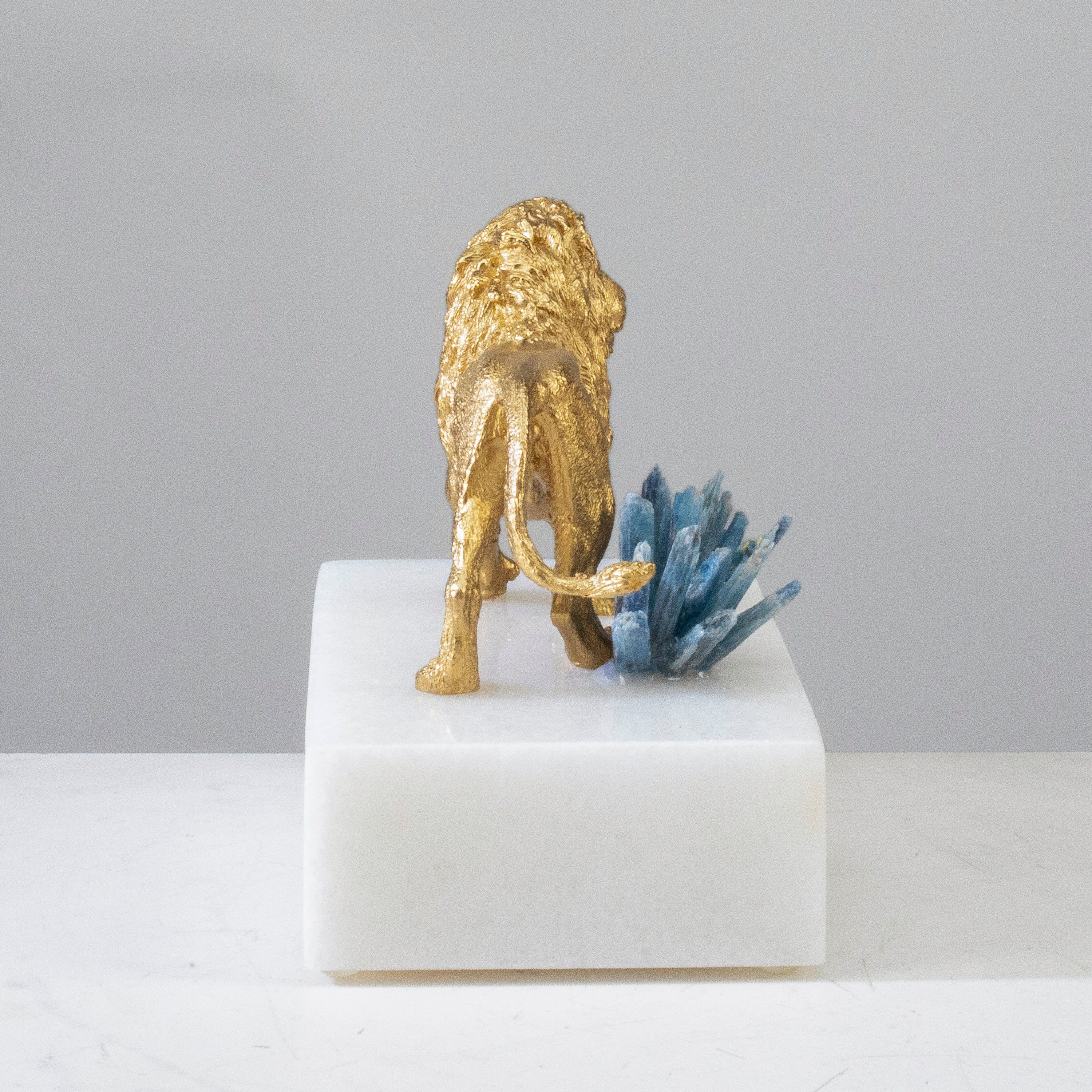 KALIFANO Crystal Home Decor Brass Lion Carving with Blue Kyanite Cluster HG1144-KY