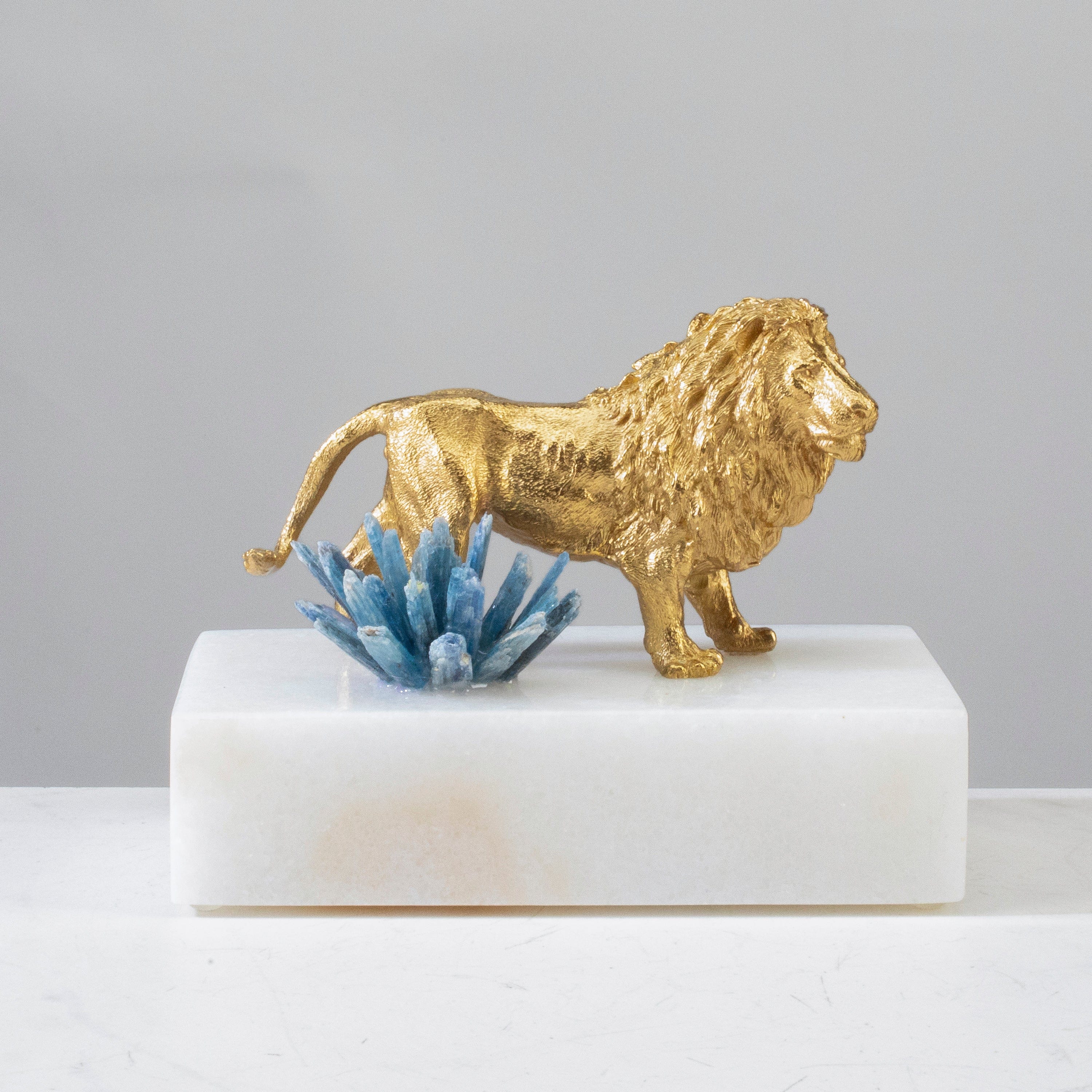 KALIFANO Crystal Home Decor Brass Lion Carving with Blue Kyanite Cluster HG1144-KY