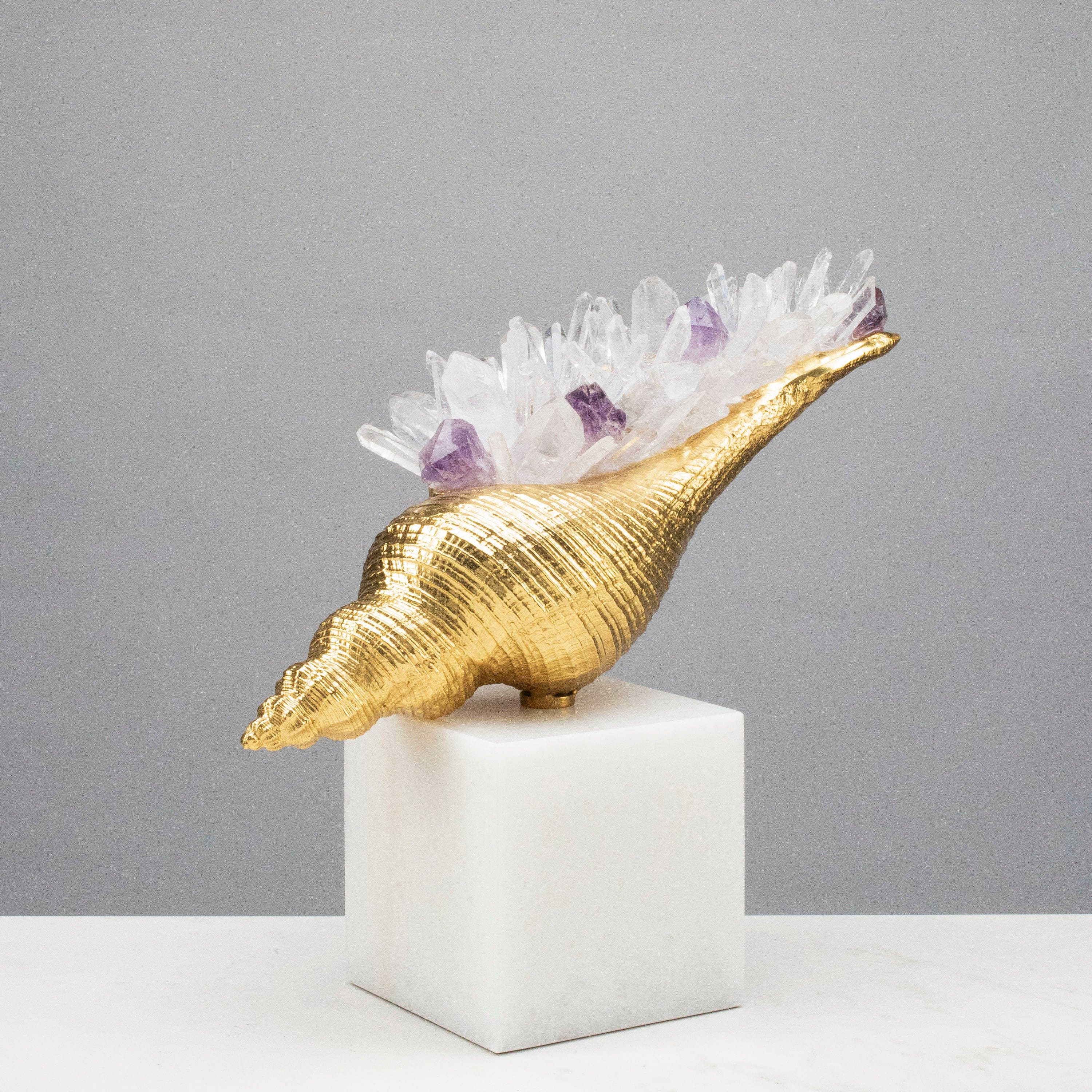 KALIFANO Crystal Home Decor Brass Sea Shell with Quartz and Amethyst Cluster on Marble Base HG1584B-QZ