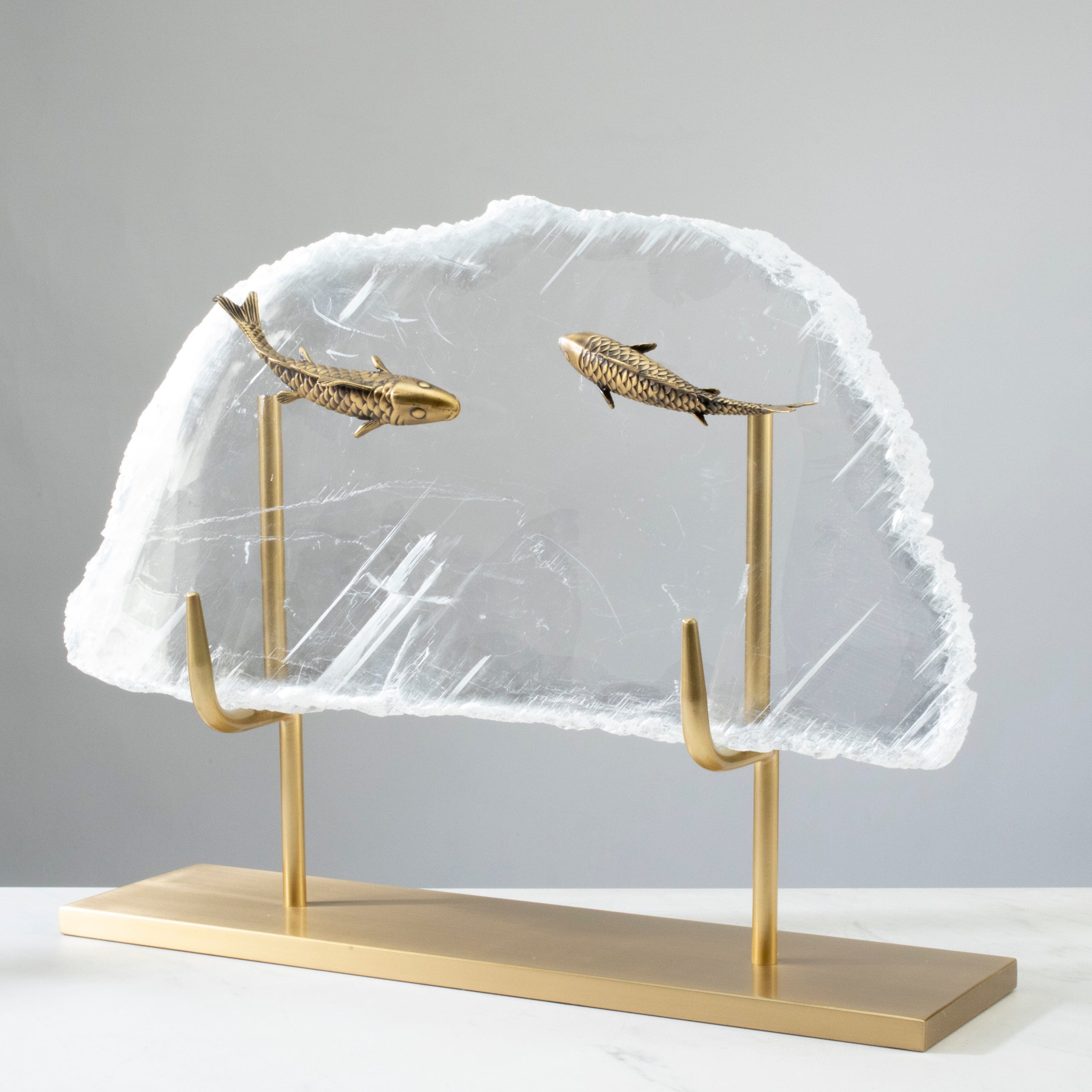 KALIFANO Crystal Home Decor Fish on Selenite Slice with Brass Stand HG1770-SL