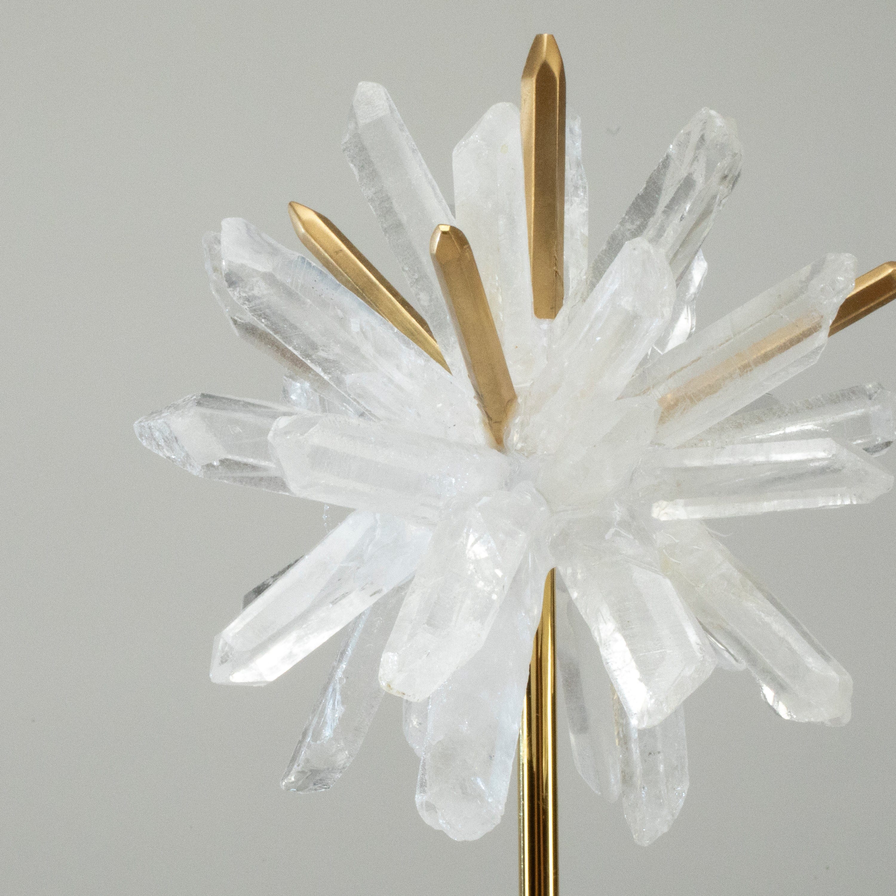 KALIFANO Crystal Home Decor Quartz Cluster Star on Brass and Acrylic Base - 18" HG1406A-QZ