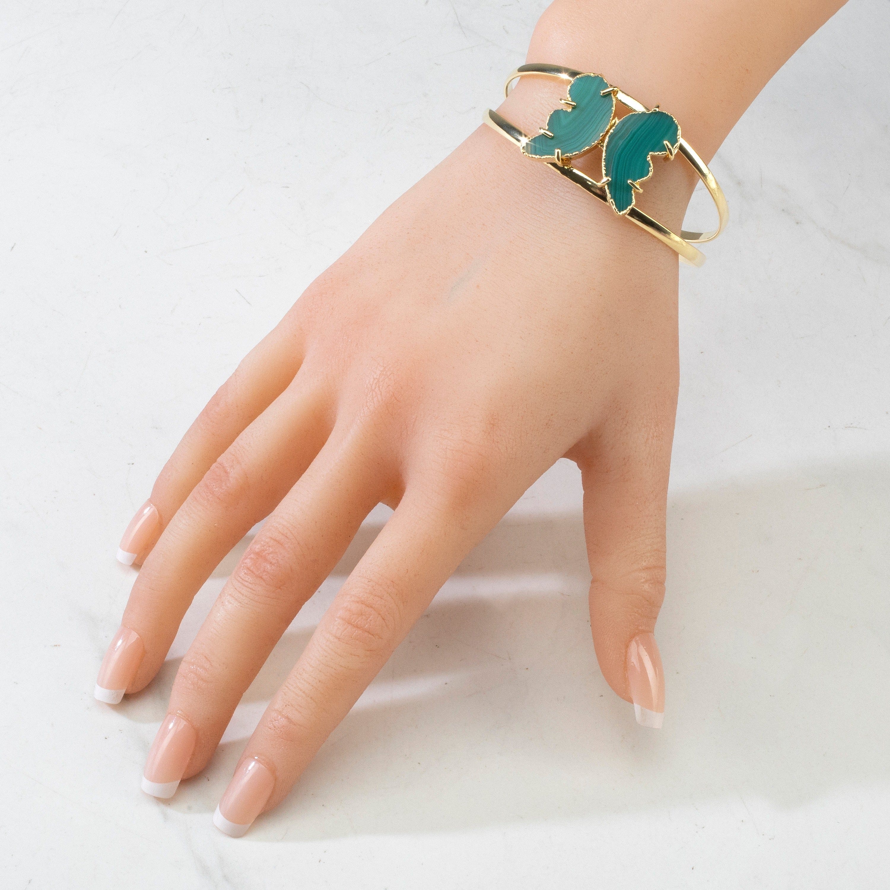 Kalifano Crystal Jewelry Green Agate Butterfly Cuff Bracelet CJB-S-BTAG-GR