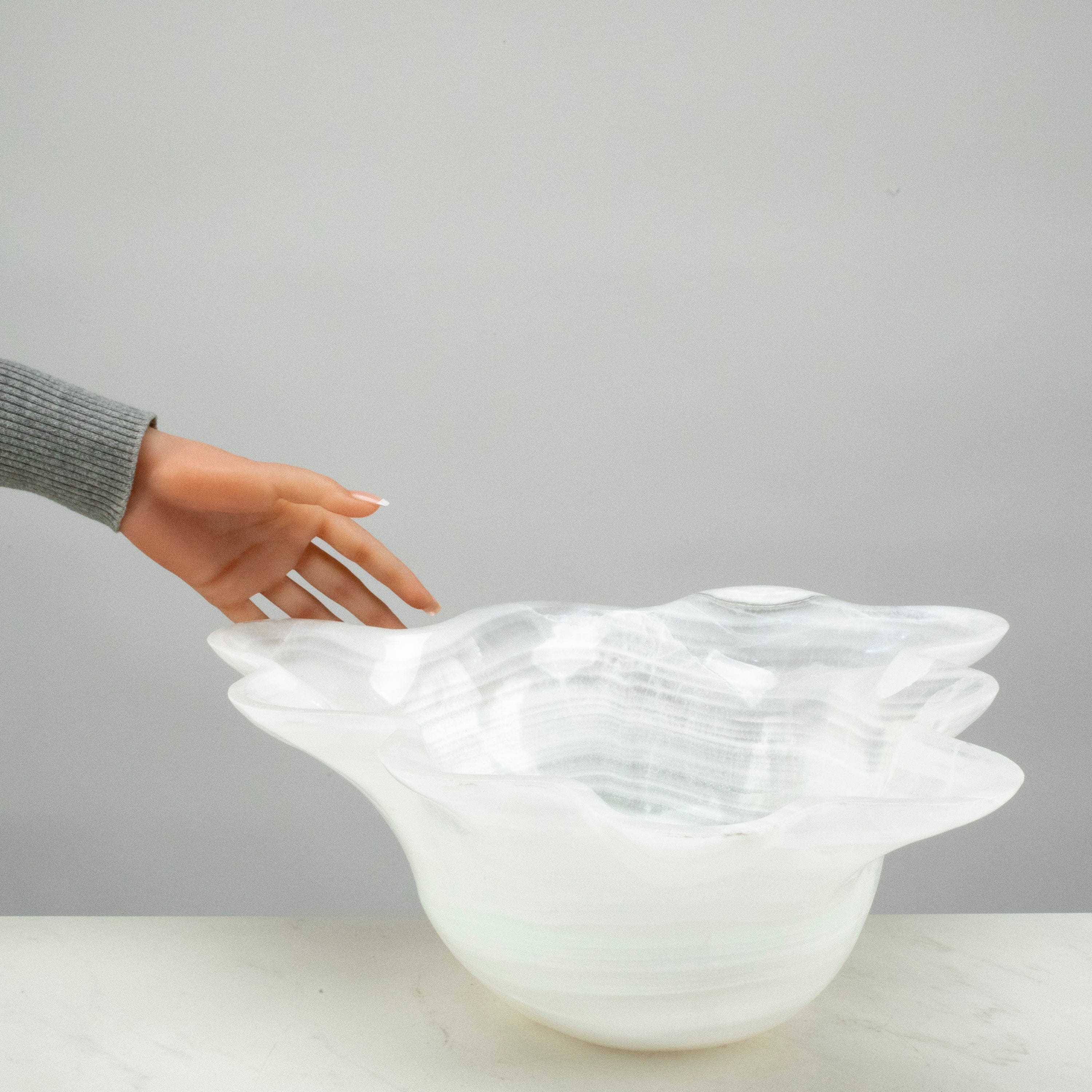 KALIFANO Gemstone Bowls Natural White Onyx Bowl 17.5" BOX7600.001