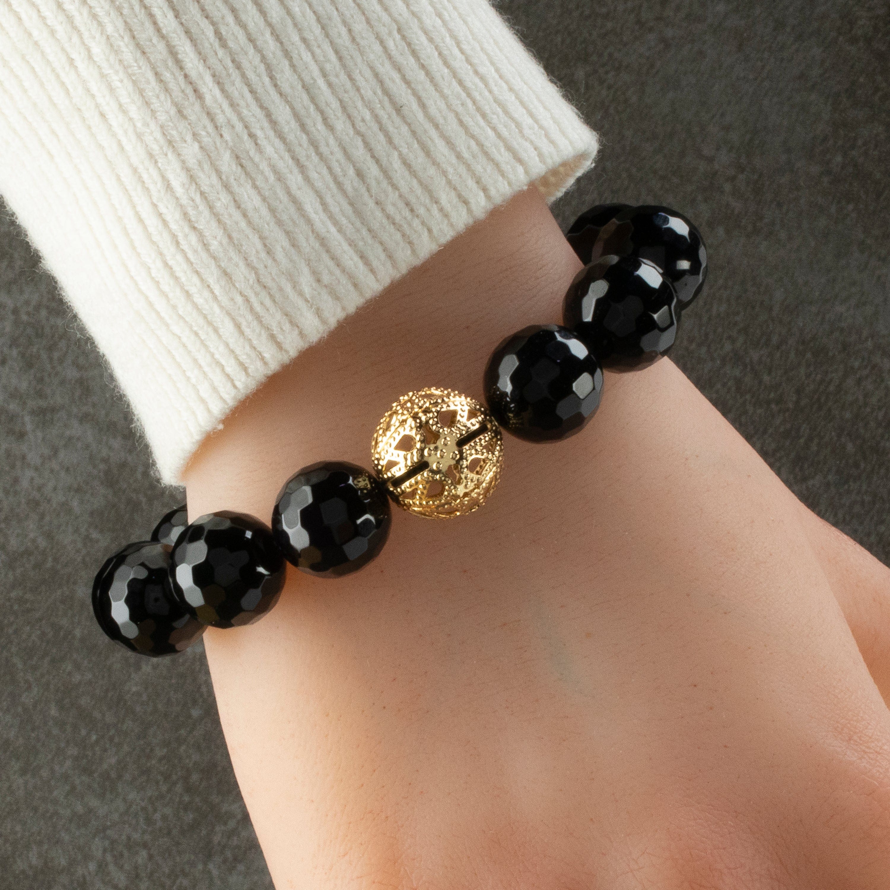Kalifano Gemstone Bracelets Faceted Black Agate 14mm Gemstone Bead Elastic Bracelet with Gold Accent Bead GOLD-BGP-075