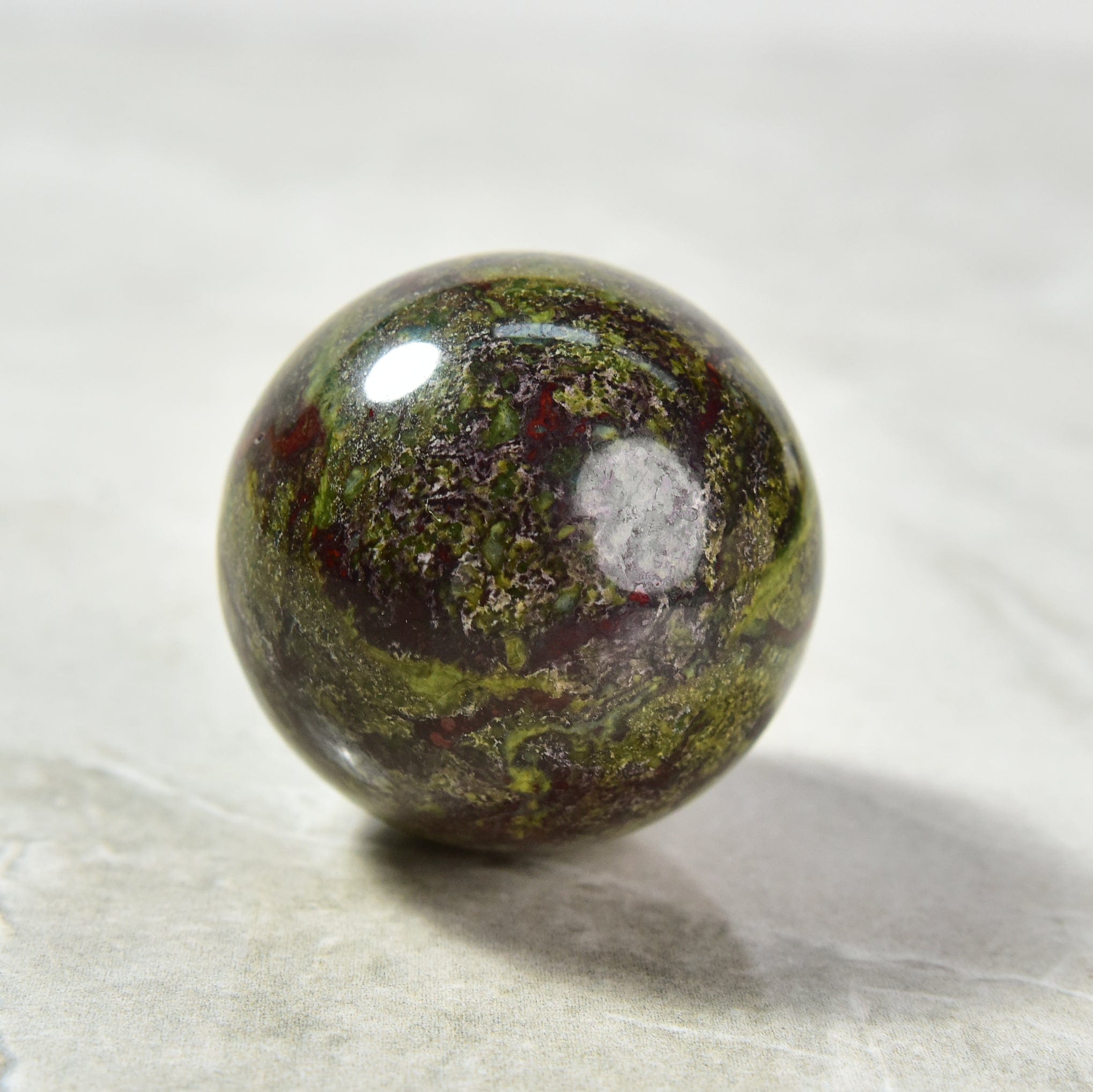 KALIFANO Gemstone Carvings 1.6" Bloodstone Sphere Natural Gemstone Carving CV15-SP-BS