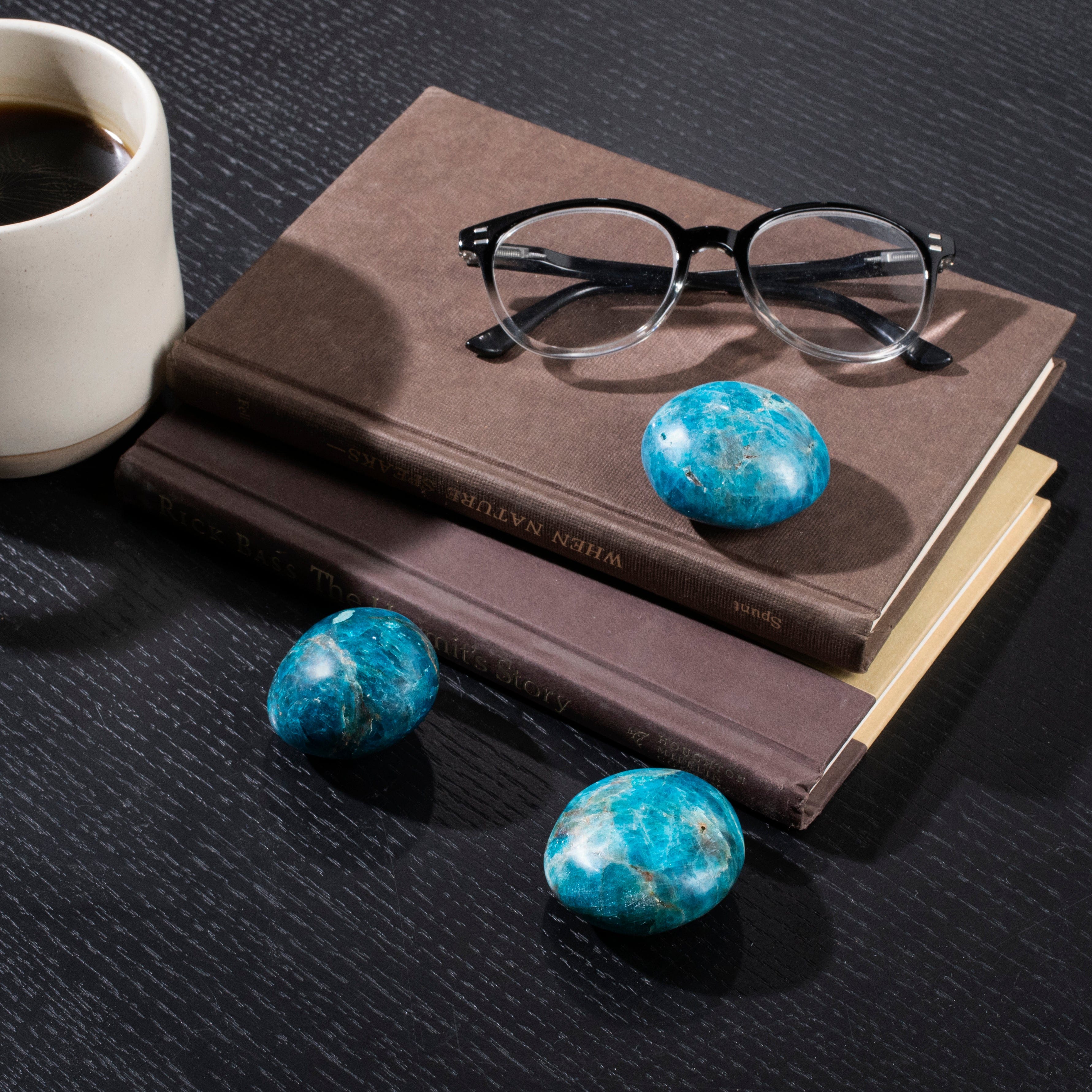 KALIFANO Gemstone Carvings Blue Apatite Palm Stone PS60-AP