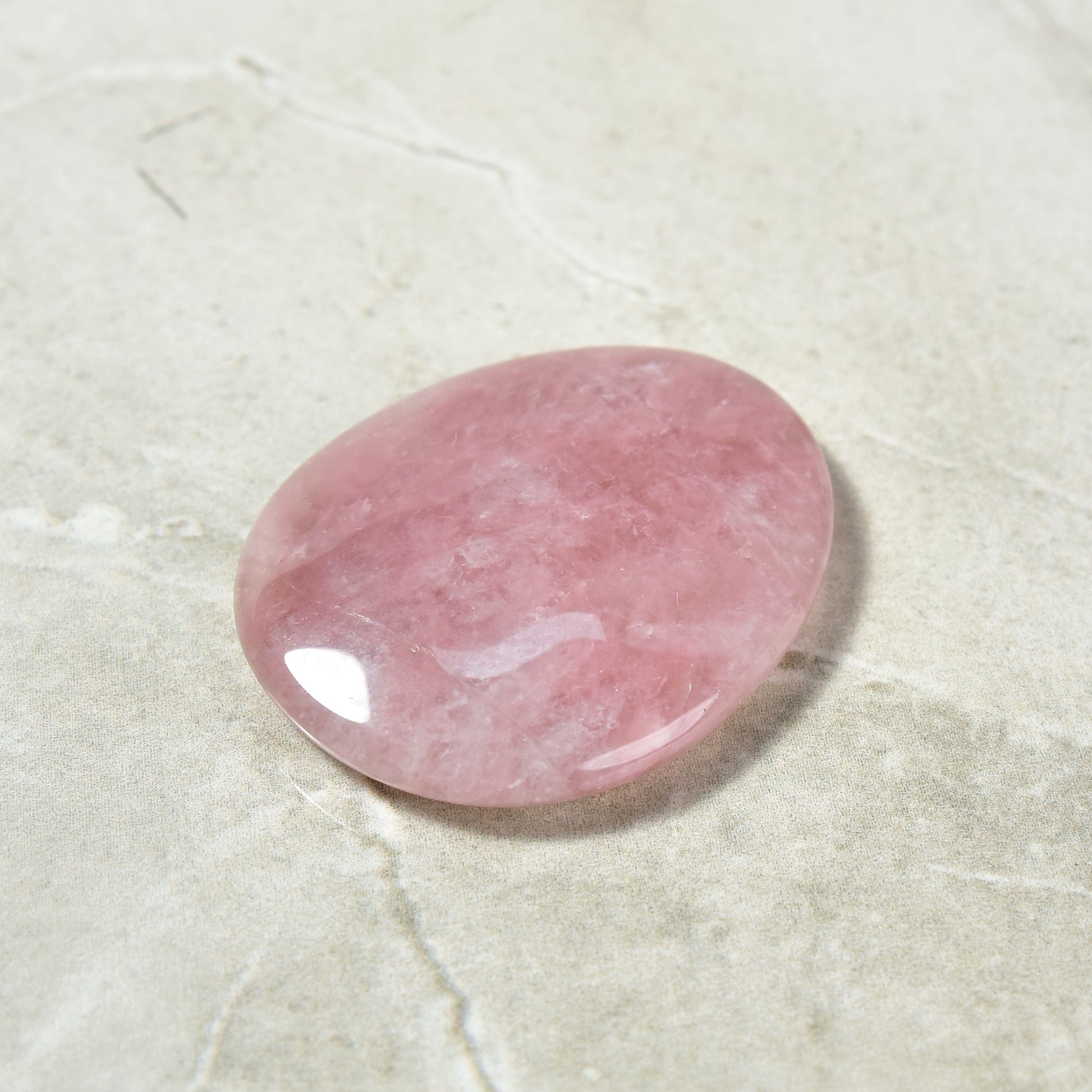 KALIFANO Gemstone Carvings Strawberry Quartz Worry Stone Natural Gemstone Carving CV10-W-SQ