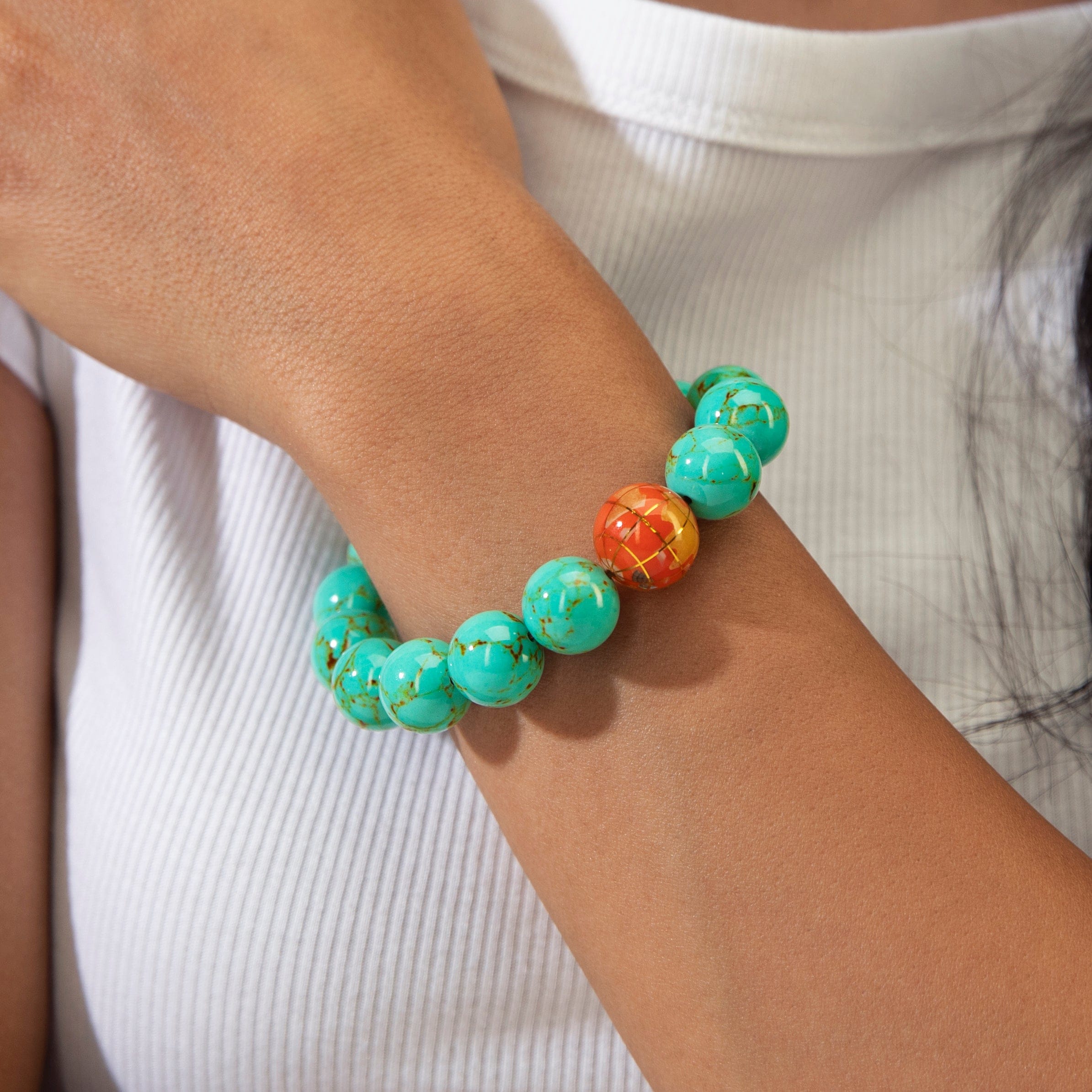 KALIFANO Gemstone Jewelry 14mm Howlite Turquoise Gemstone Elastic Bracelet with Orange Globe Accent Bead