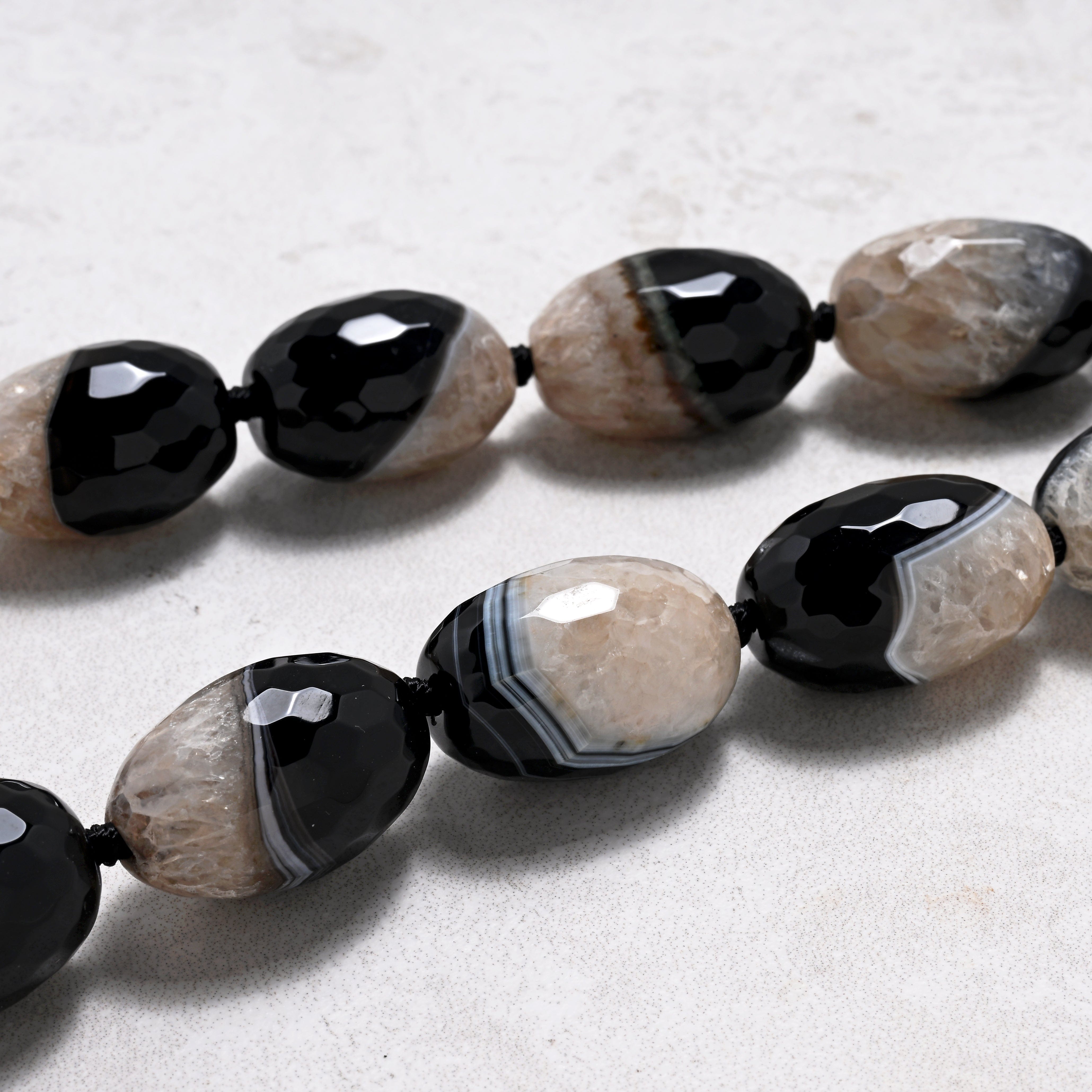 KALIFANO Gemstone Jewelry 22in Black Agate Gemstone Necklace with Sterling Silver Clasp 925N-16-AG