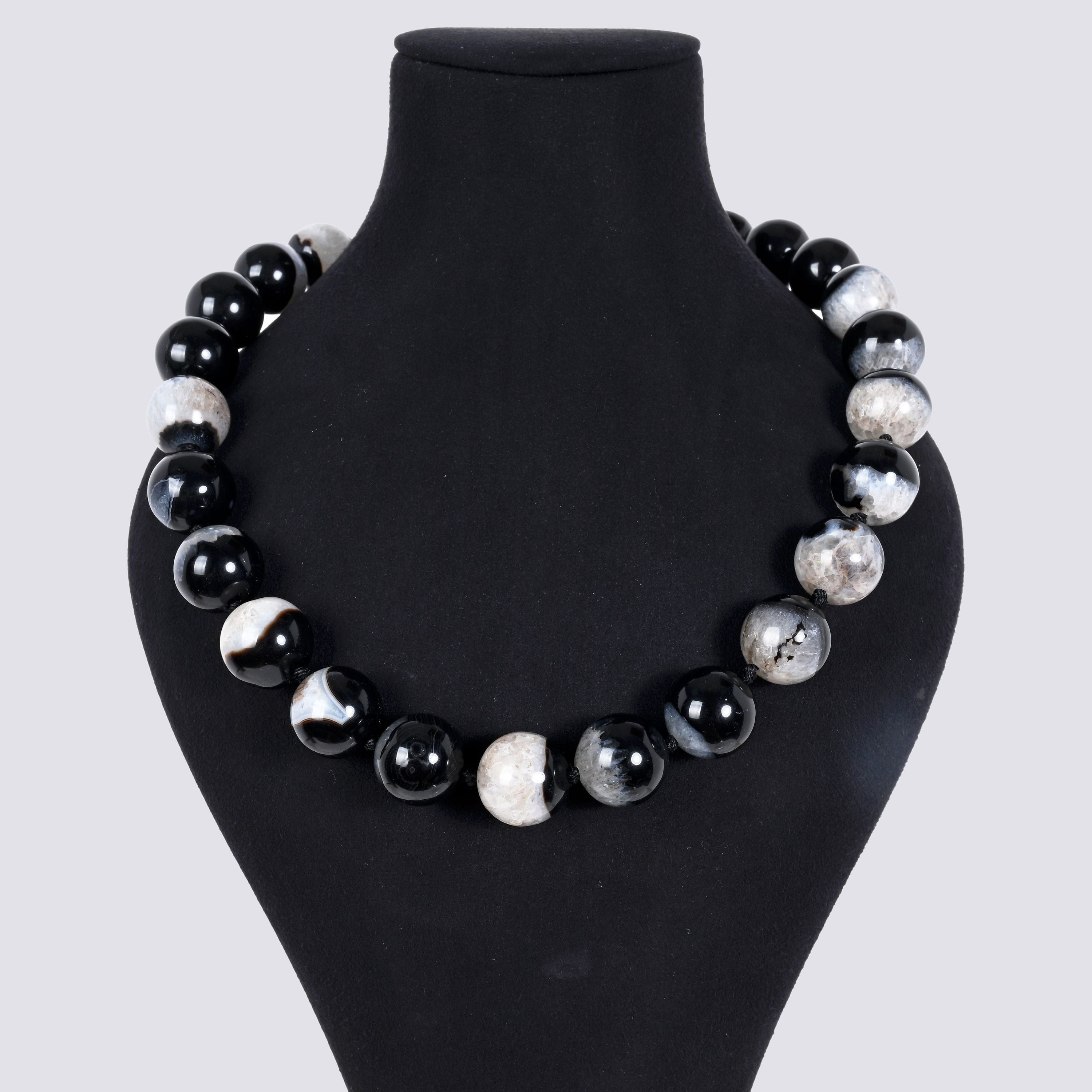Kalifano Gemstone Jewelry Agate 18mm Round Gemstone Necklace with Sterling Silver Clasp - 22" 9GN-AG