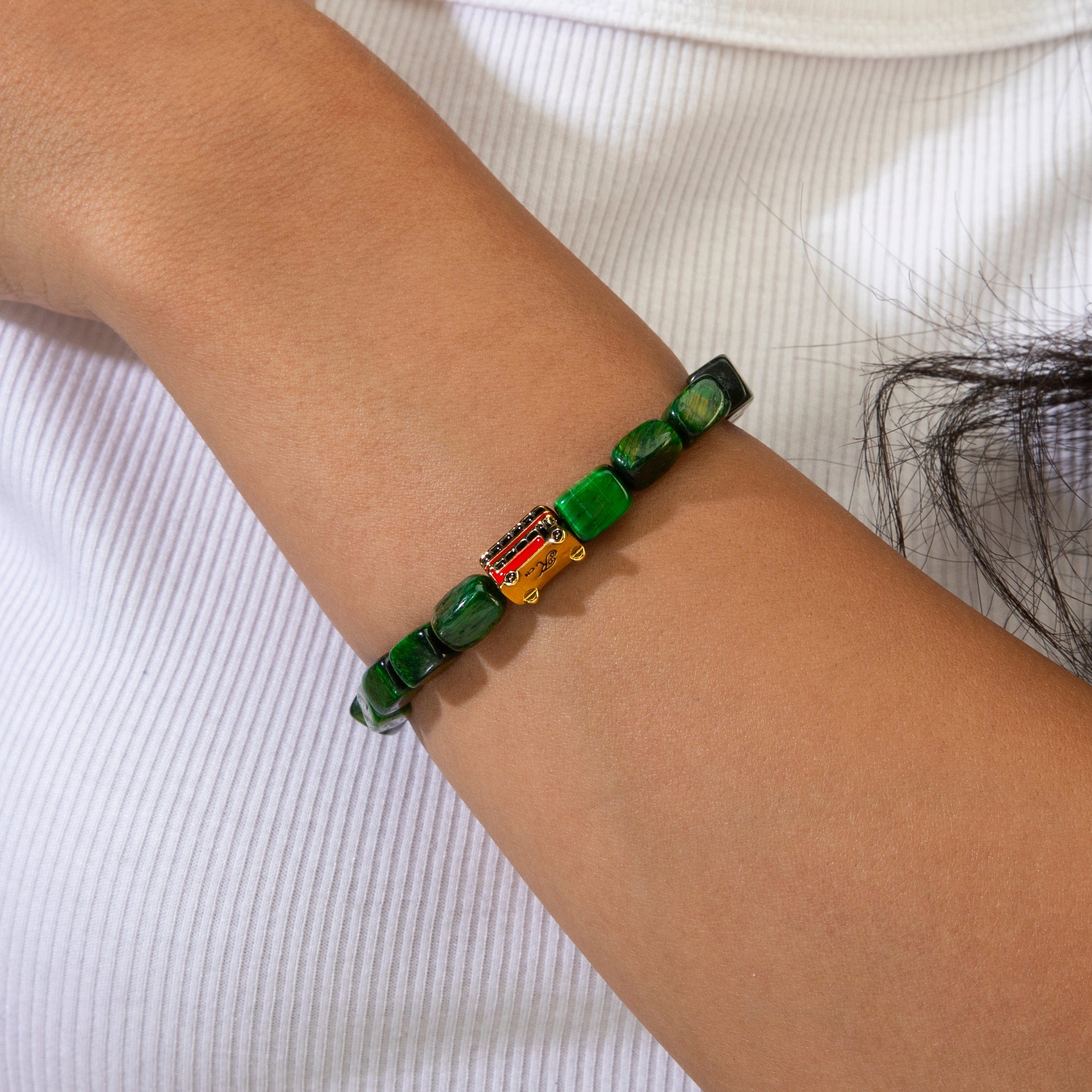 KALIFANO Gemstone Jewelry Green Tiger Eye Natural Gemstone Stretch Bracelet With London Routemaster Bus Accent Bead