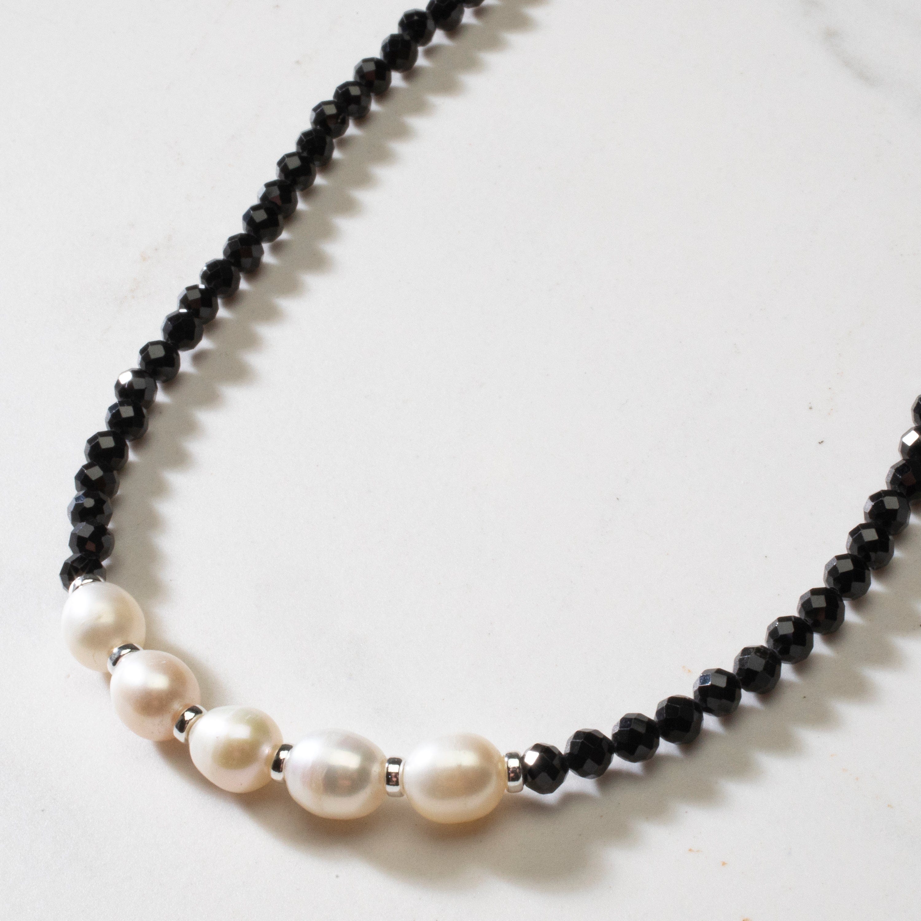 KALIFANO Jewelry 4mm Faceted Black Spinel Bead Necklace with 5 Pearls with 925 Silver Clasp 4MBS