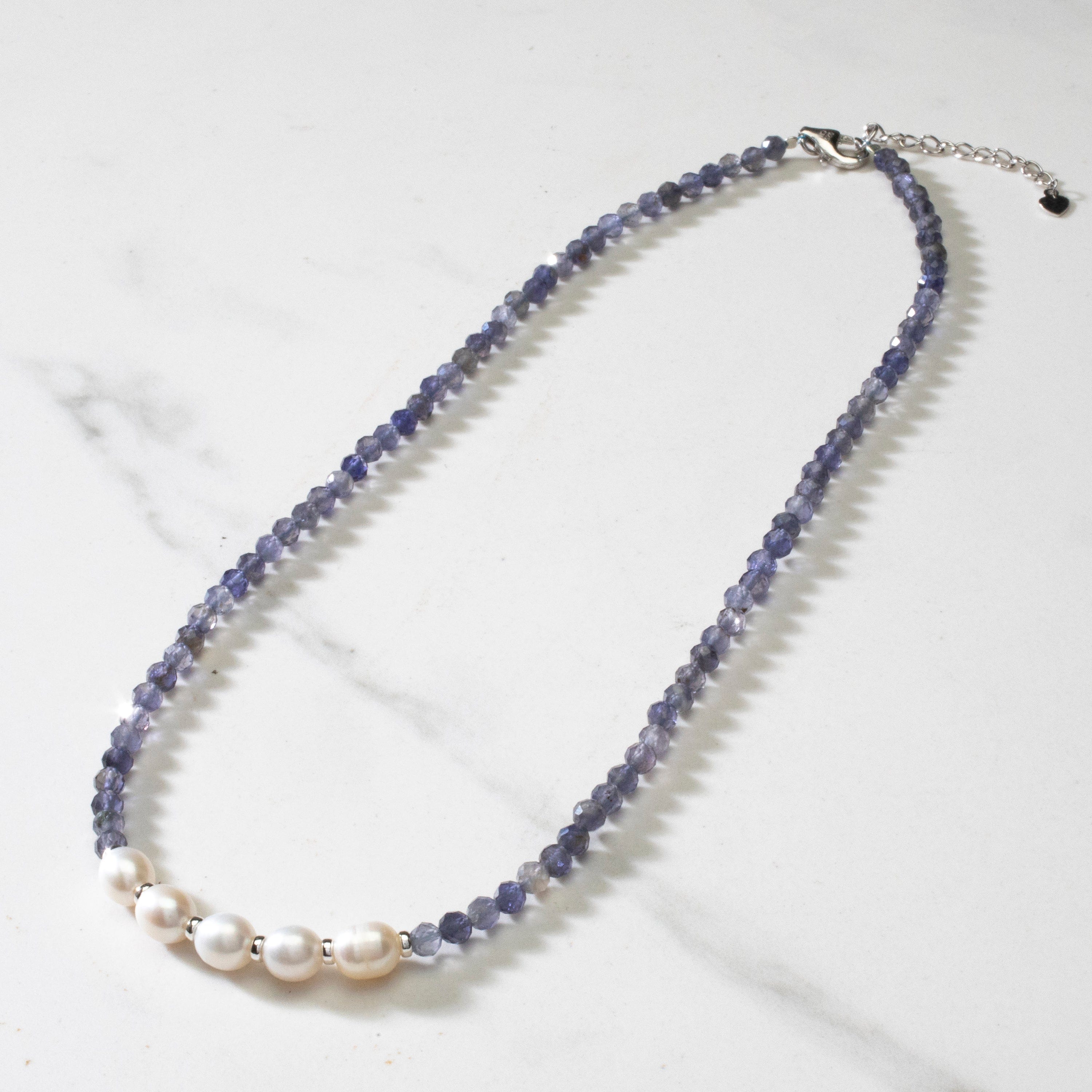 KALIFANO Jewelry 4mm Faceted Iolite Bead Necklace with 5 Pearls with 925 Silver Clasp 4MIO