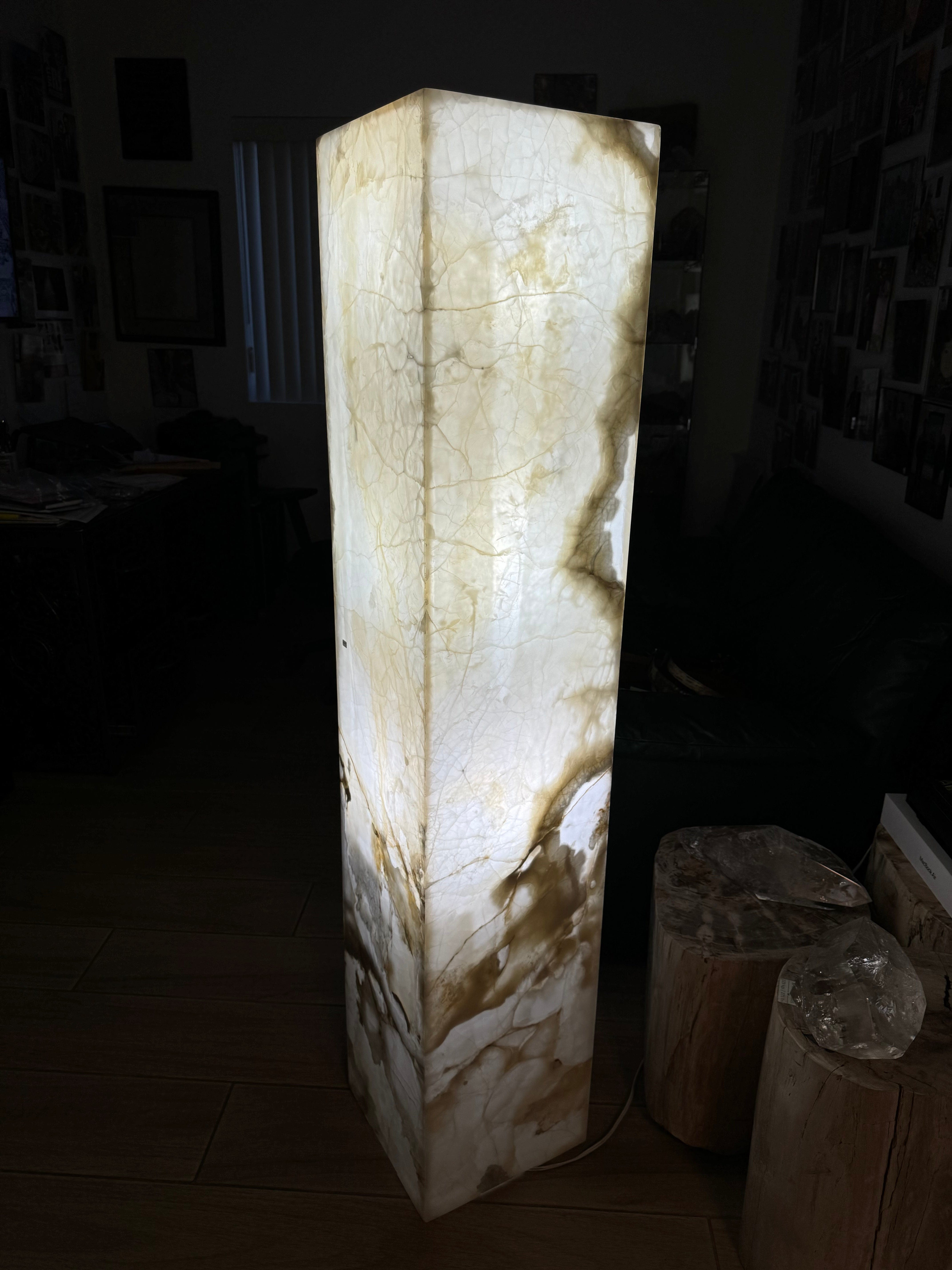 Kalifano Light Towers Nacar Onyx Lamp Light Tower from Mexico - 60" tall LTN150x30.001