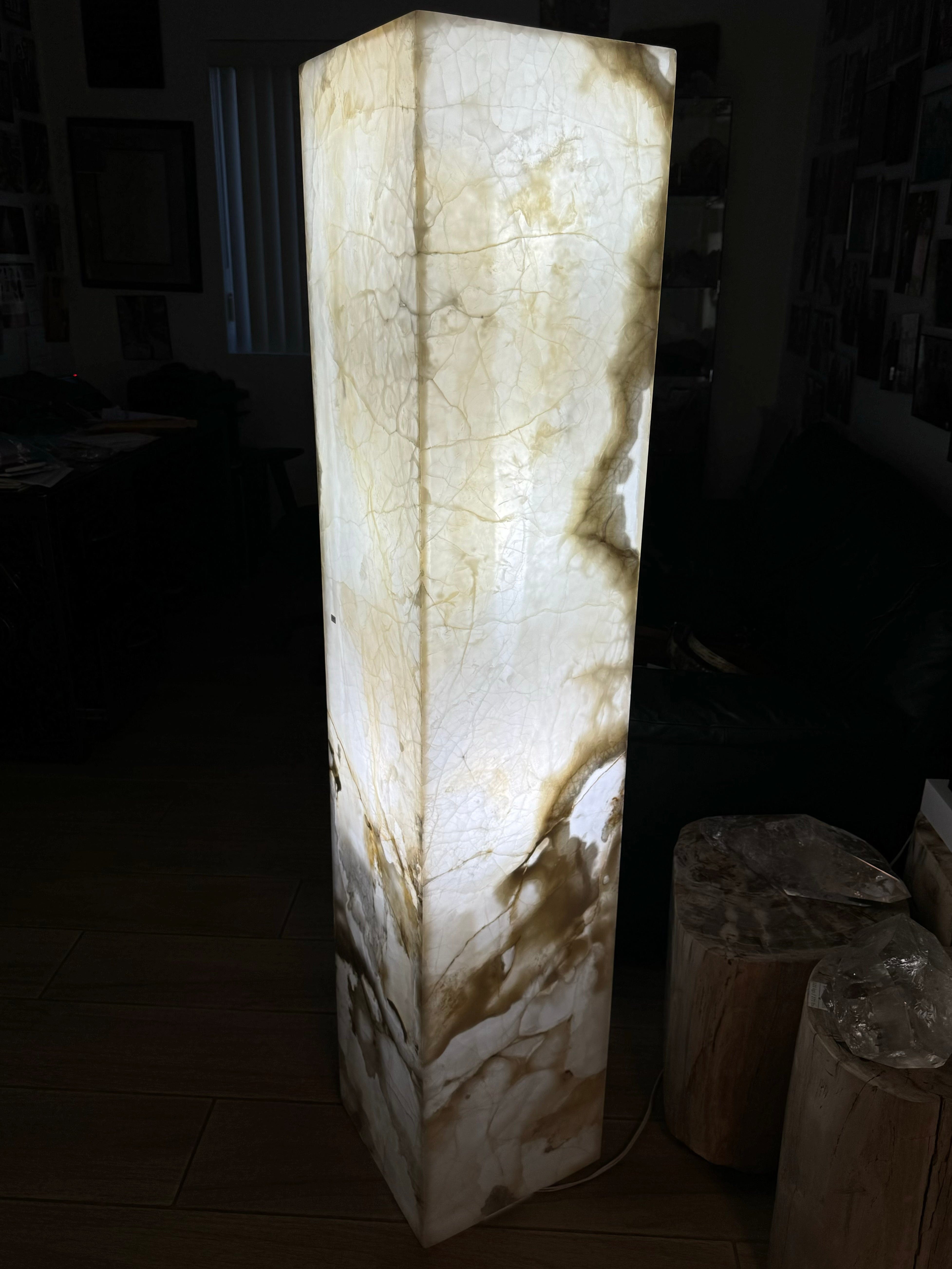 Kalifano Light Towers Nacar Onyx Lamp Light Tower from Mexico - 60" tall LTN150x30.001