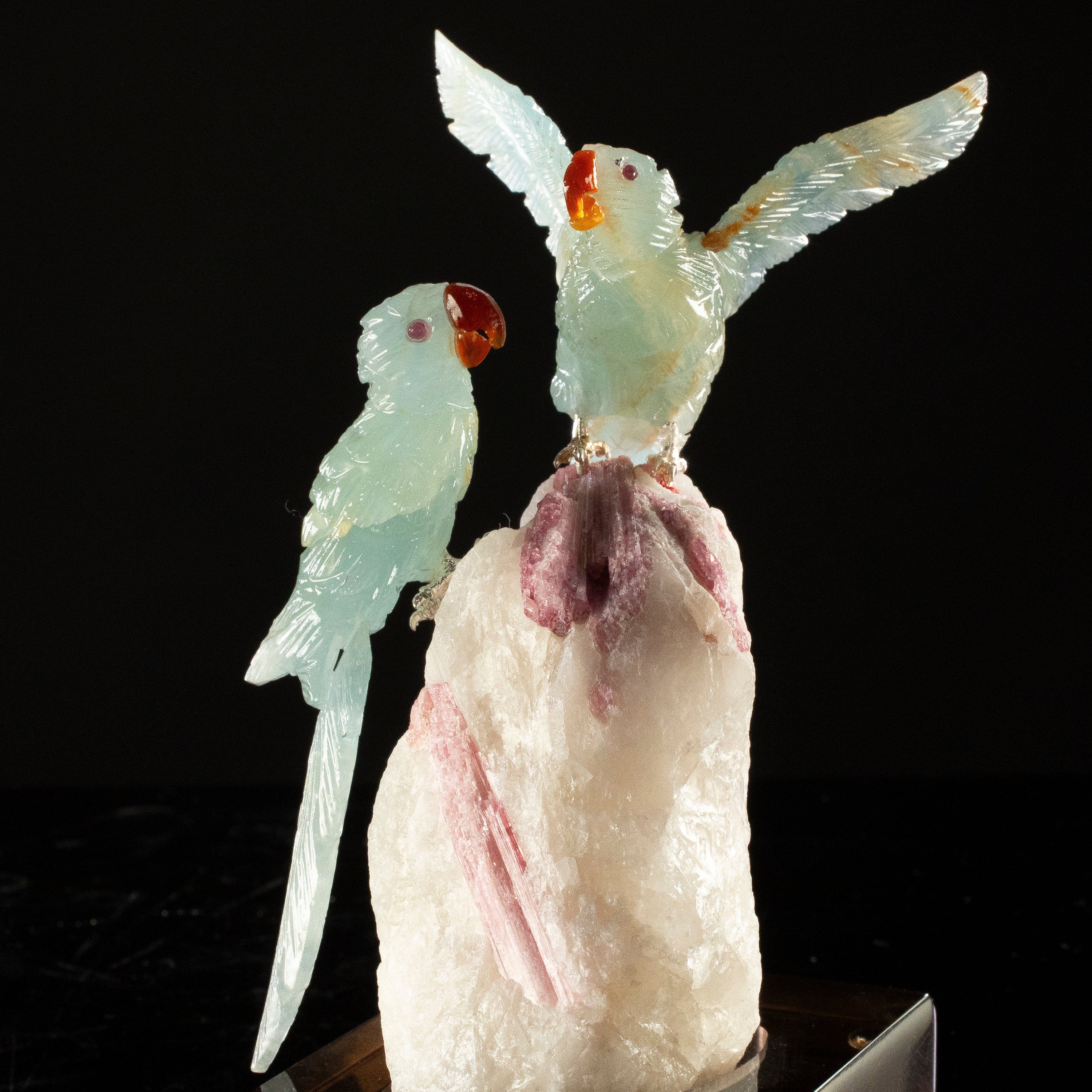 KALIFANO Love Birds Carvings Peter Muller Blue Calcite Macaw Couple Carving on Rubellite Base LB.C226.022