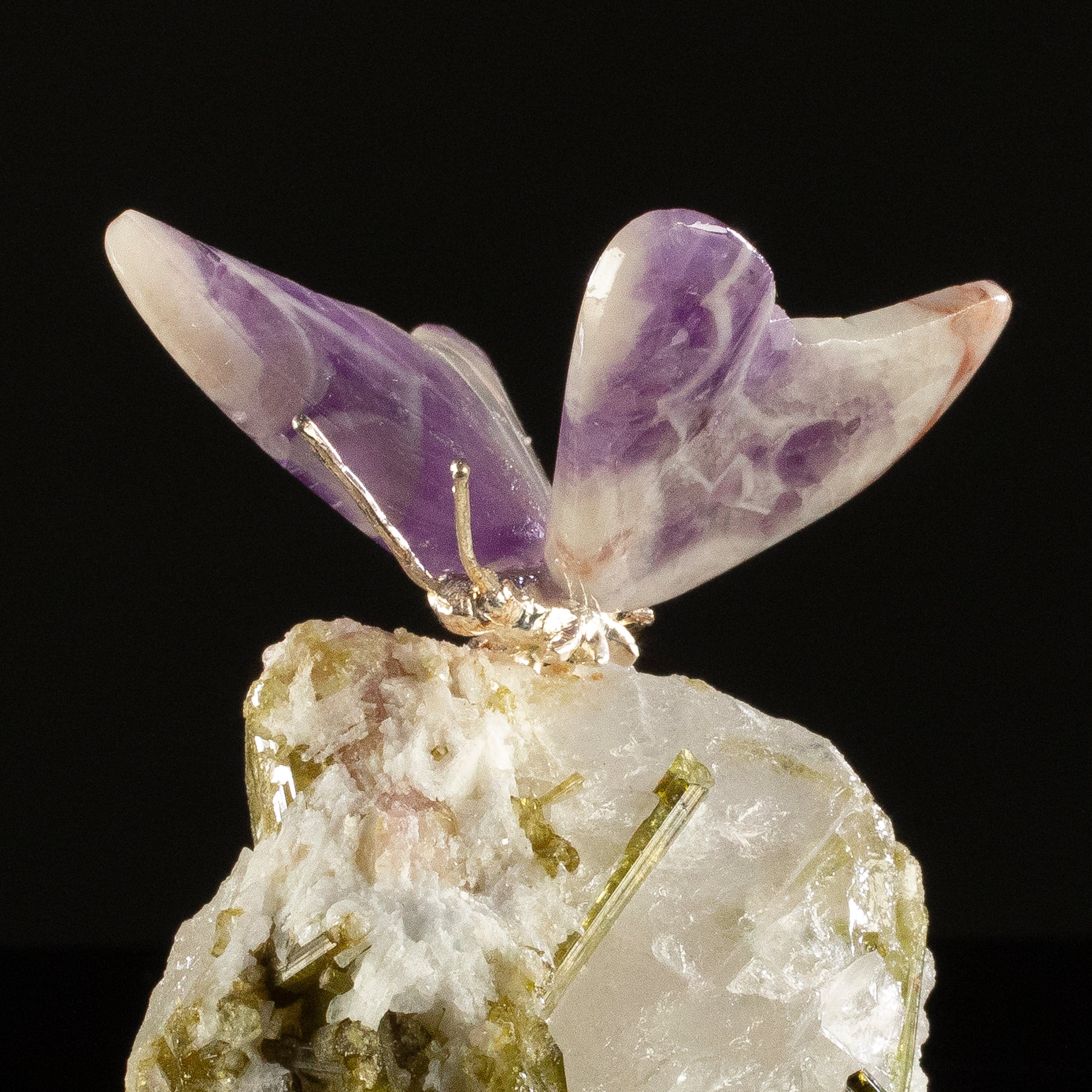 KALIFANO Love Birds Carvings Peter Muller Chevron Amethyst Butterfly Carving on Tourmaline Base LB.E101.046