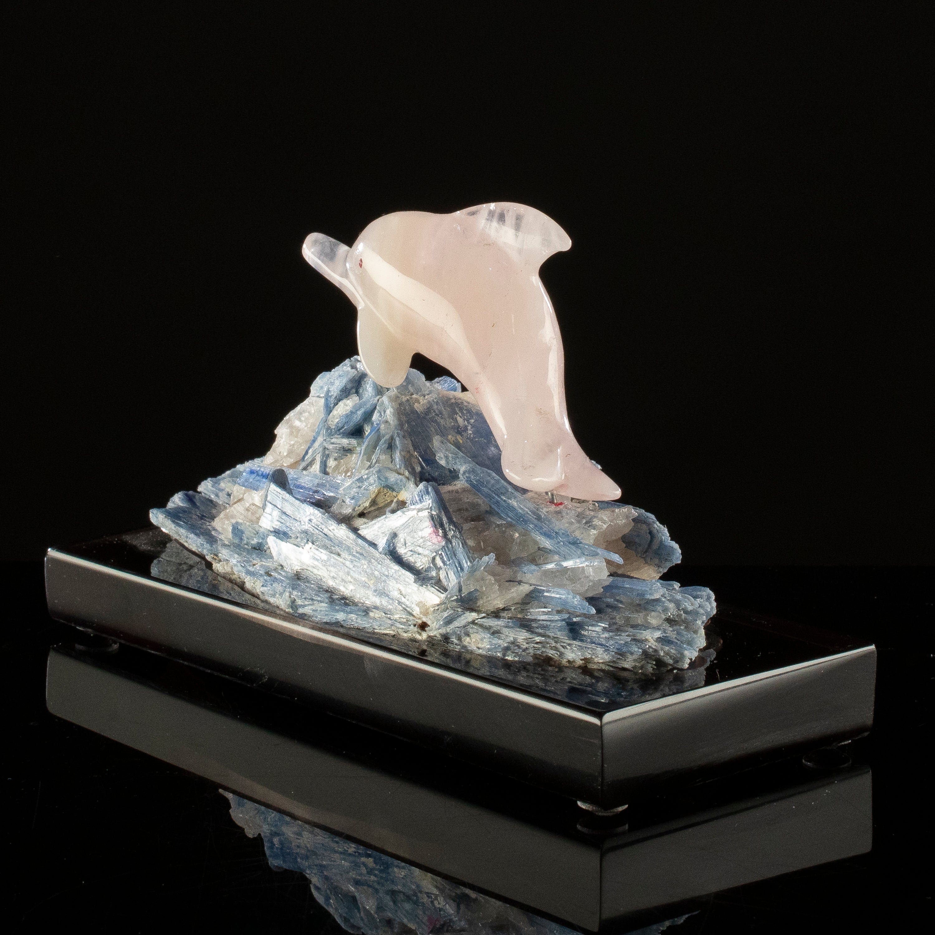 KALIFANO Love Birds Carvings Peter Muller Rose Quartz Dolphin Carving on Kyanite Base LB.E108.001