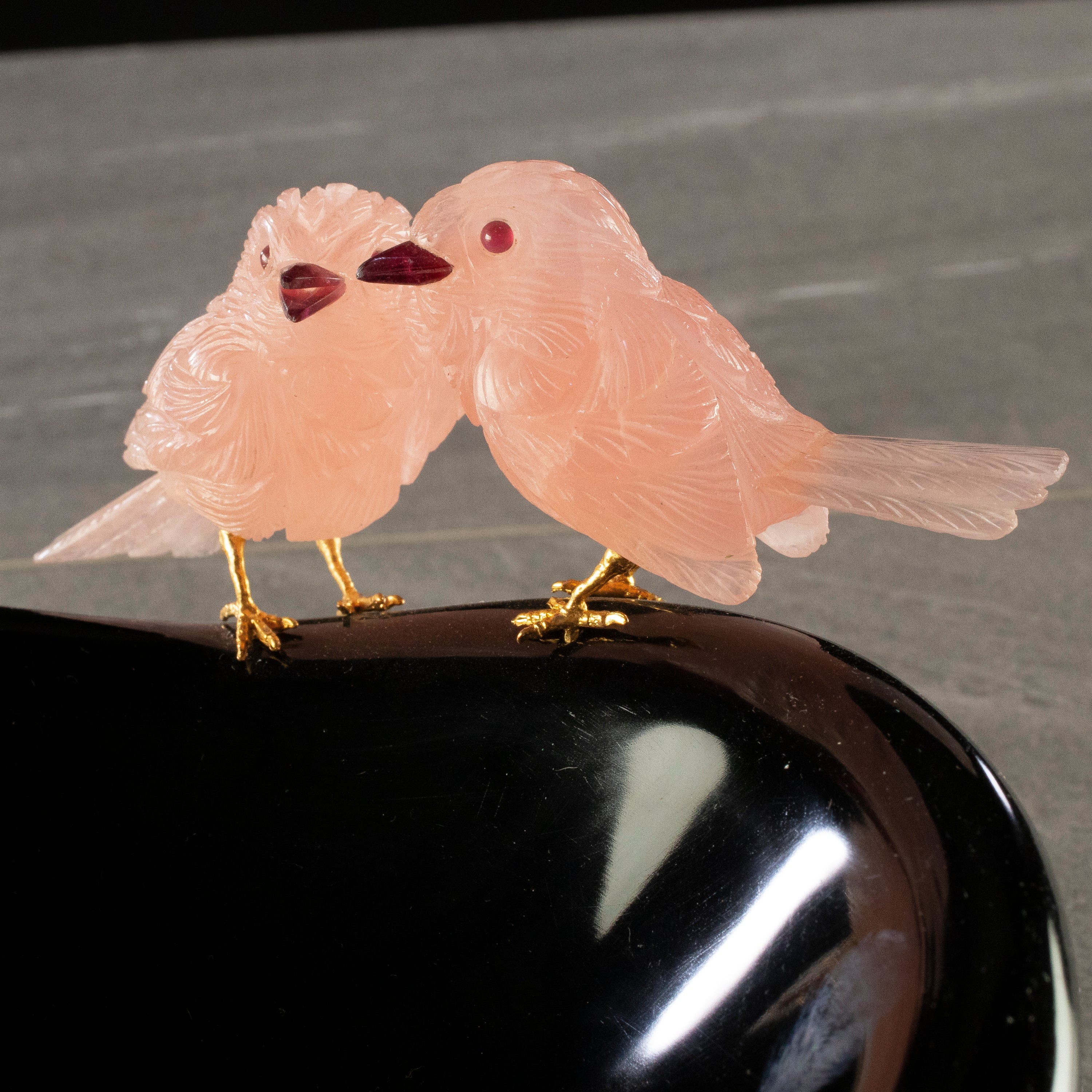 KALIFANO Love Birds Carvings Peter Muller Rose Quartz Sparrow Couple Carving on Obsidian Bowl Base LB.D854.001