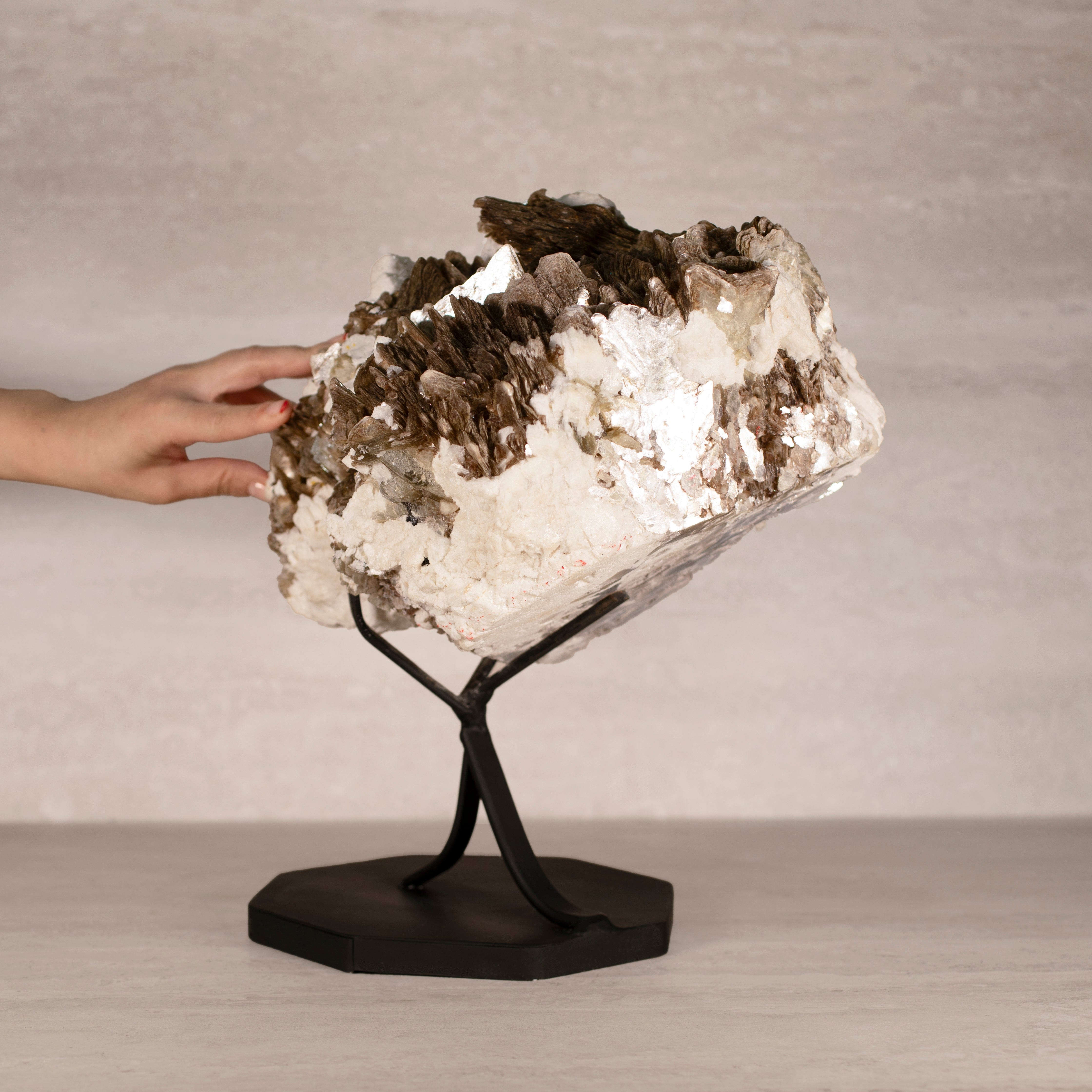Kalifano Mica Natural Brazilian Mica & Albite on Custom Stand - 13.5" / 26 lbs MC6000.003