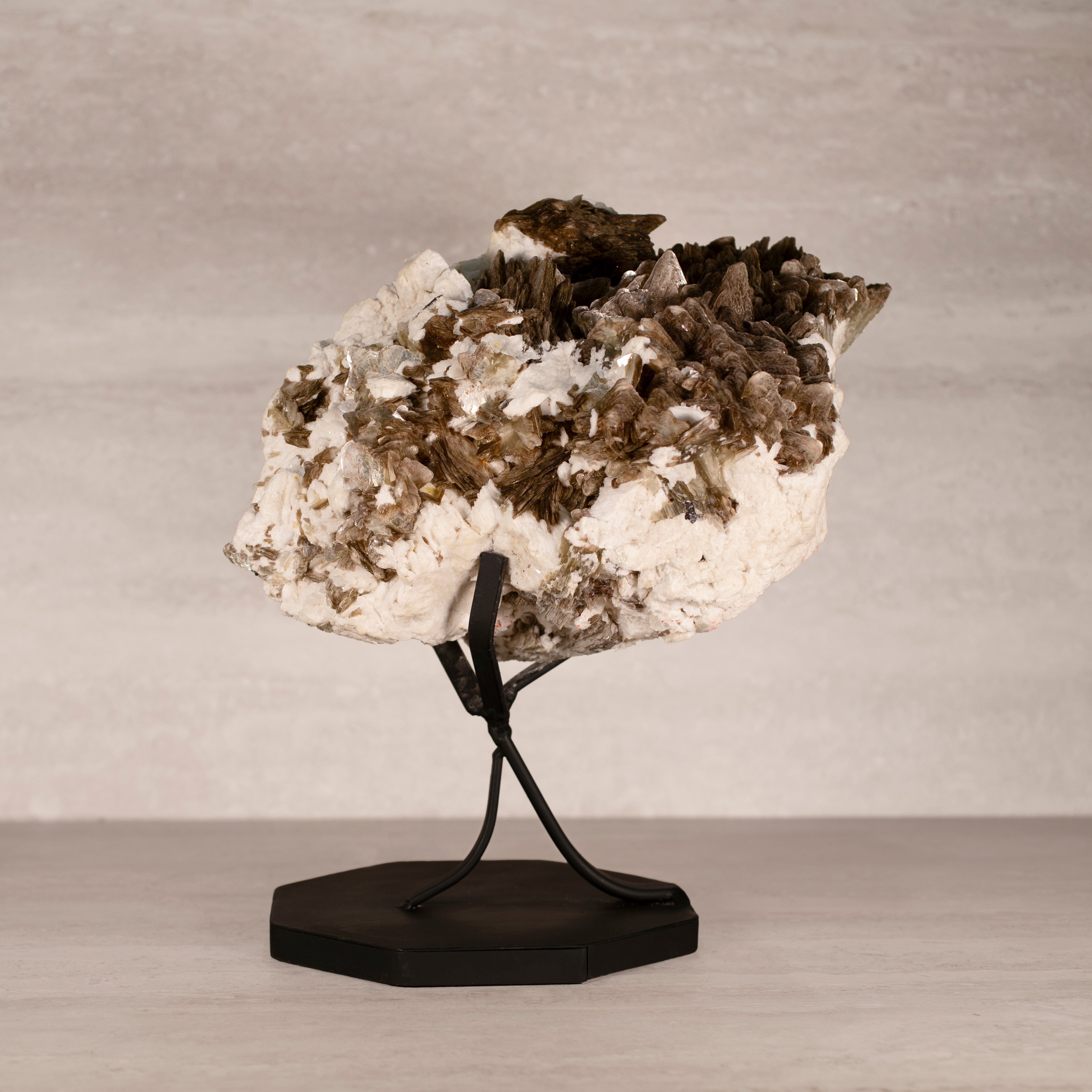 Kalifano Mica Natural Brazilian Mica & Albite on Custom Stand - 13.5" / 26 lbs MC6000.003