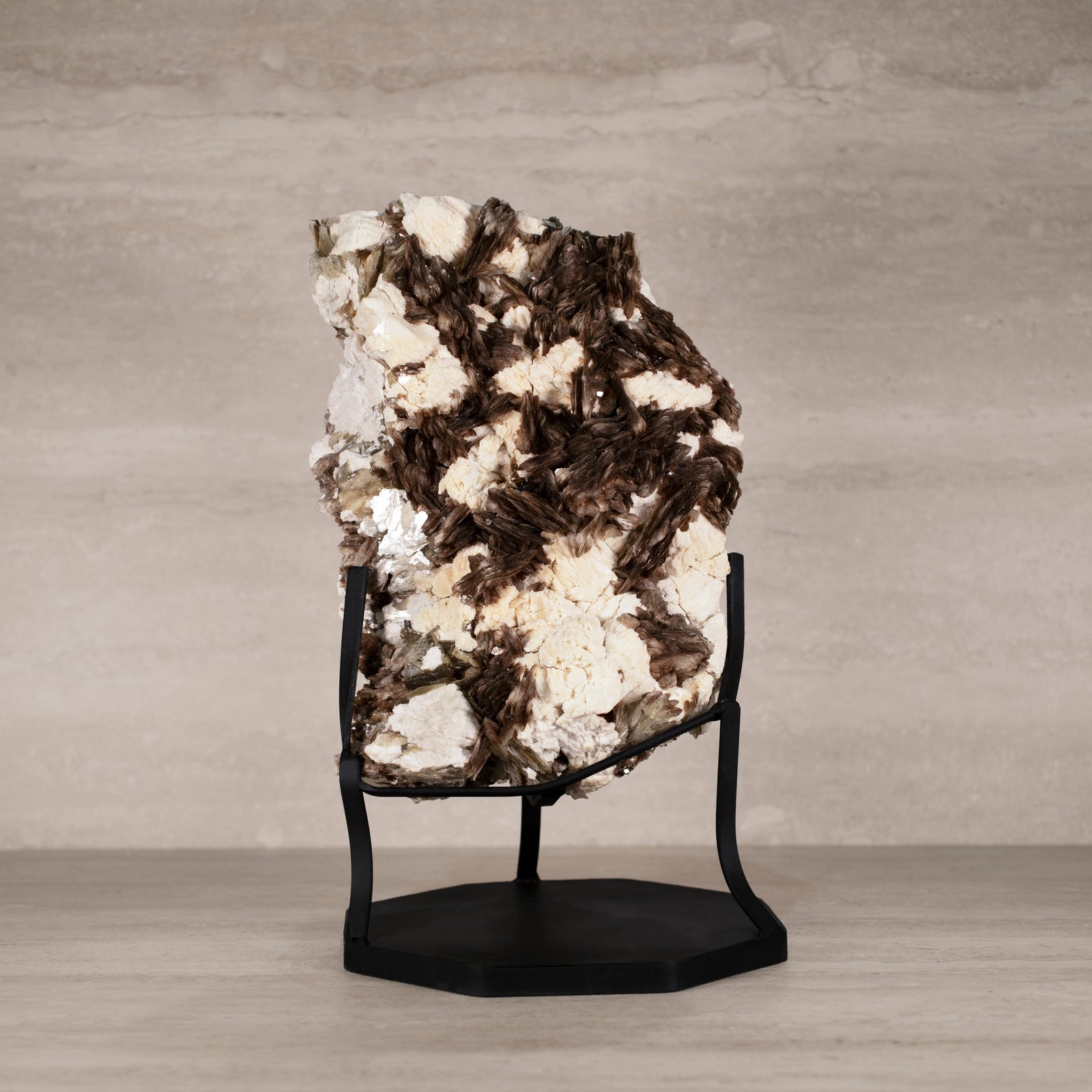 Kalifano Mica Natural Brazilian Mica & Albite on Custom Stand - 17.5" / 31 lbs MC7000.001