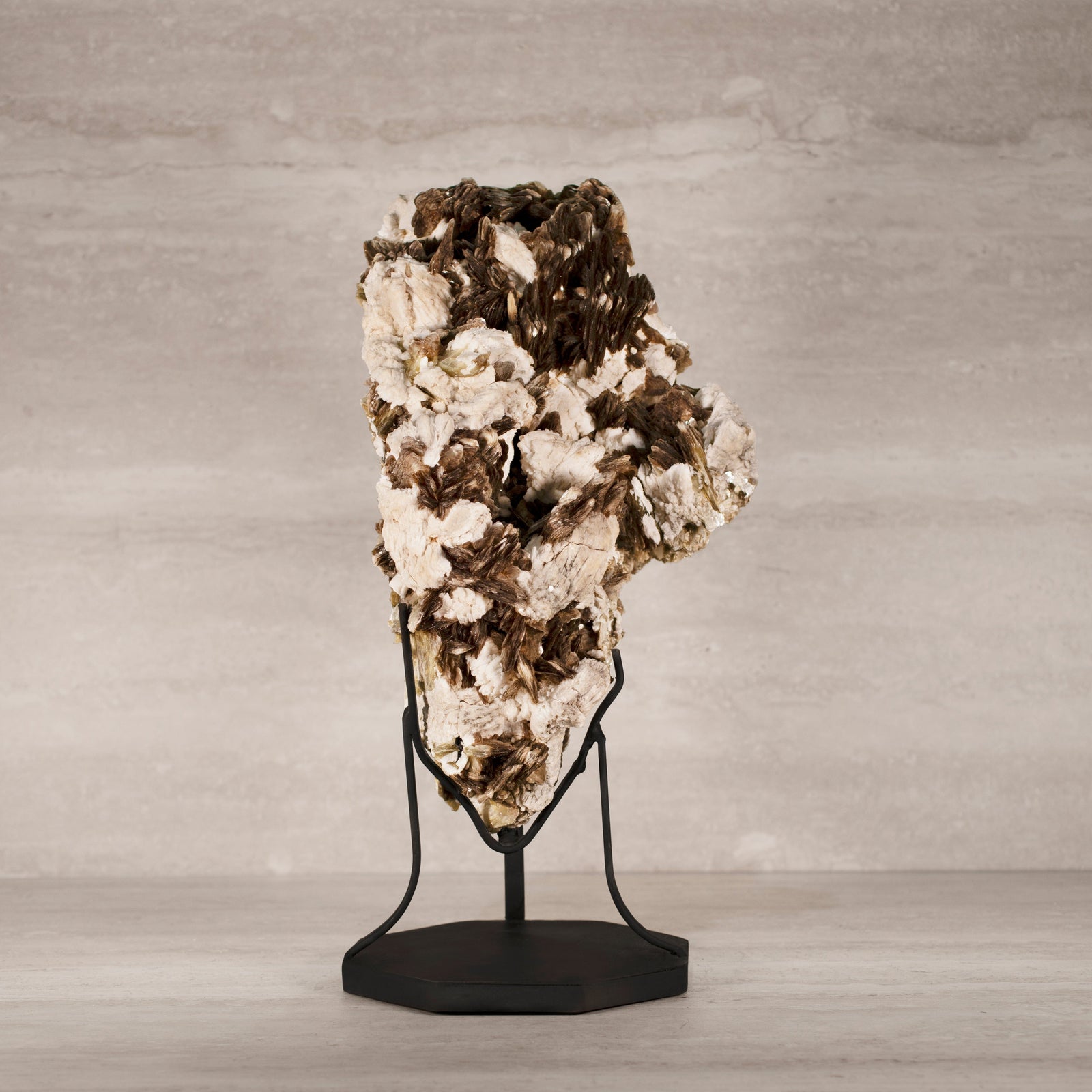 Kalifano Mica Natural Brazilian Mica & Albite on Custom Stand - 19" / 36 lbs MC8100.002