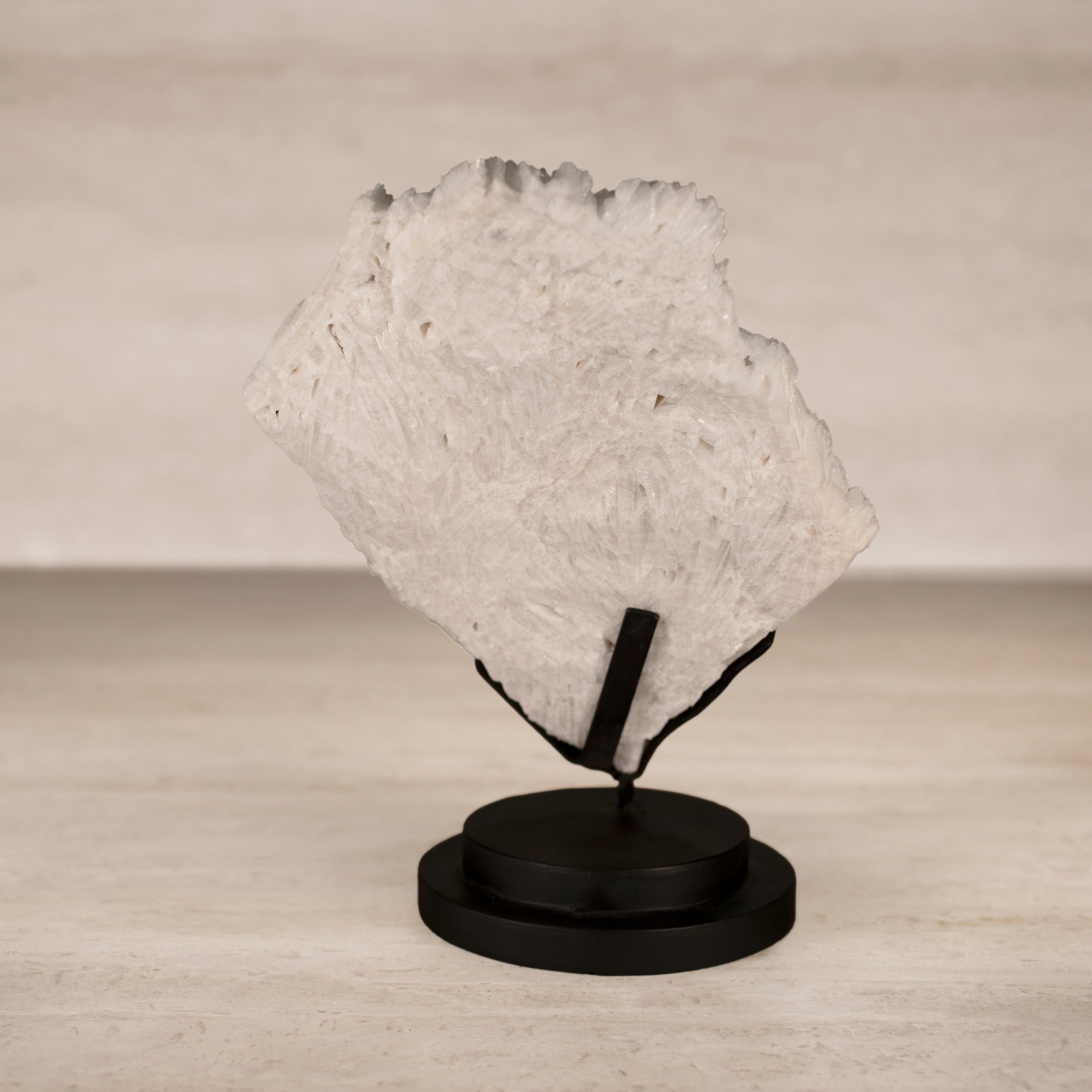 KALIFANO Mica Natural Brazilian Mica on Custom Stand - 9" / 1,520 g APE7000.001