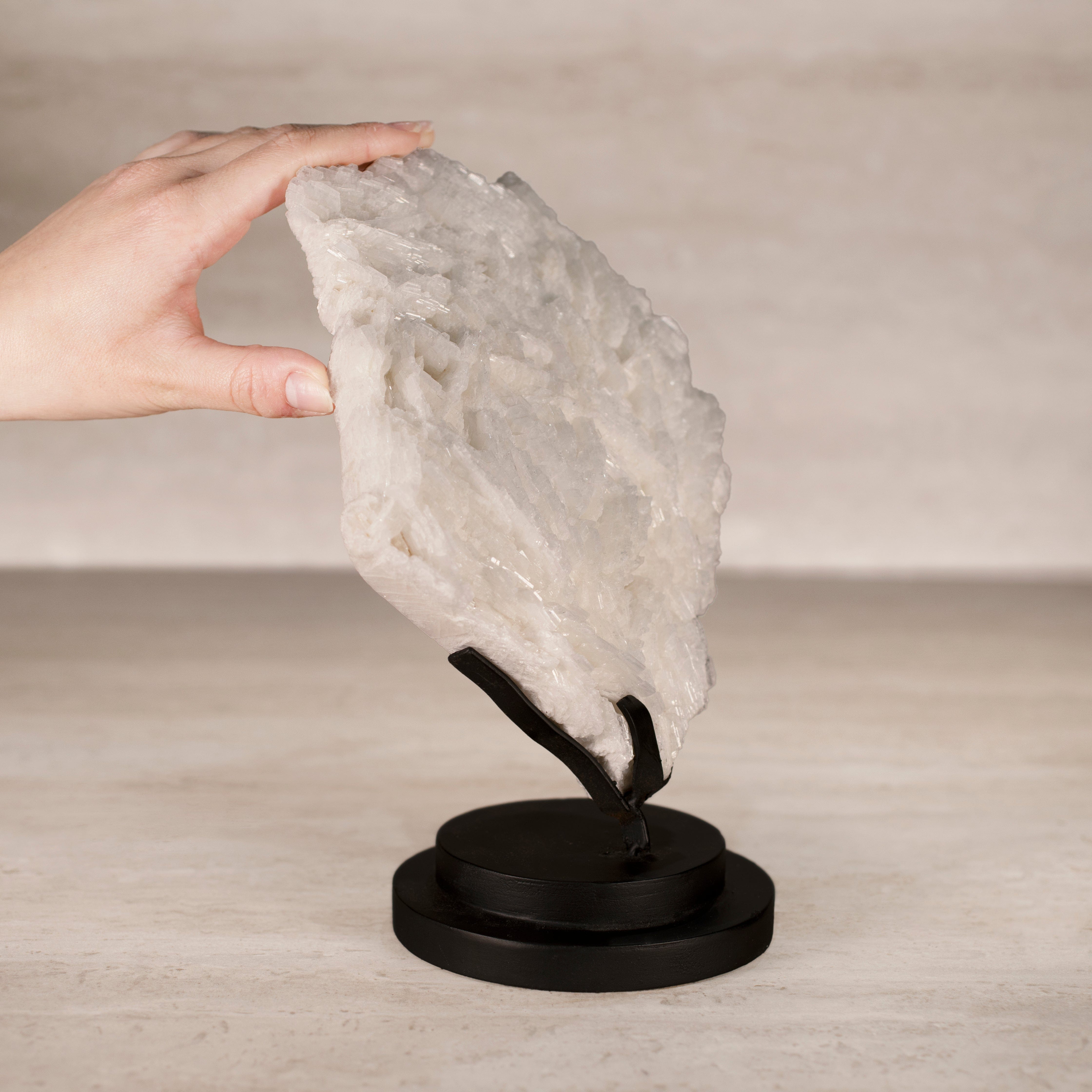 KALIFANO Mica Natural Brazilian Mica on Custom Stand - 9" / 1,520 g APE7000.001