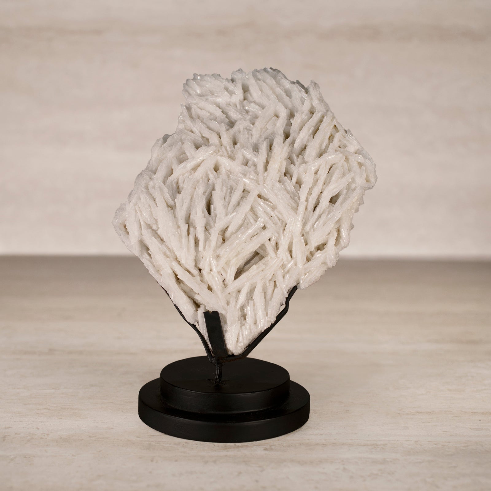 KALIFANO Mica Natural Brazilian Mica on Custom Stand - 9" / 1,520 g APE7000.001