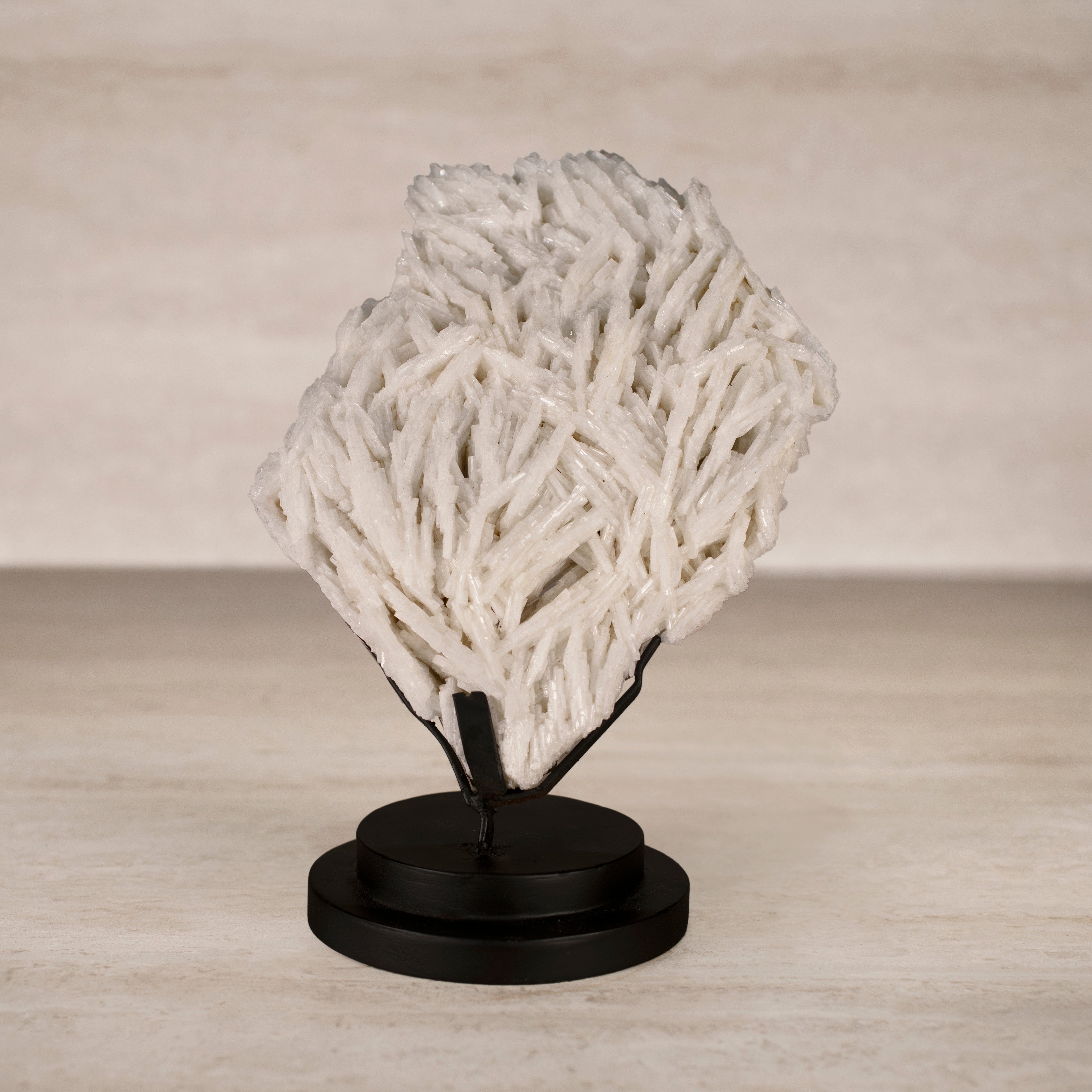 KALIFANO Mica Natural Brazilian Mica on Custom Stand - 9" / 1,520 g APE7000.001