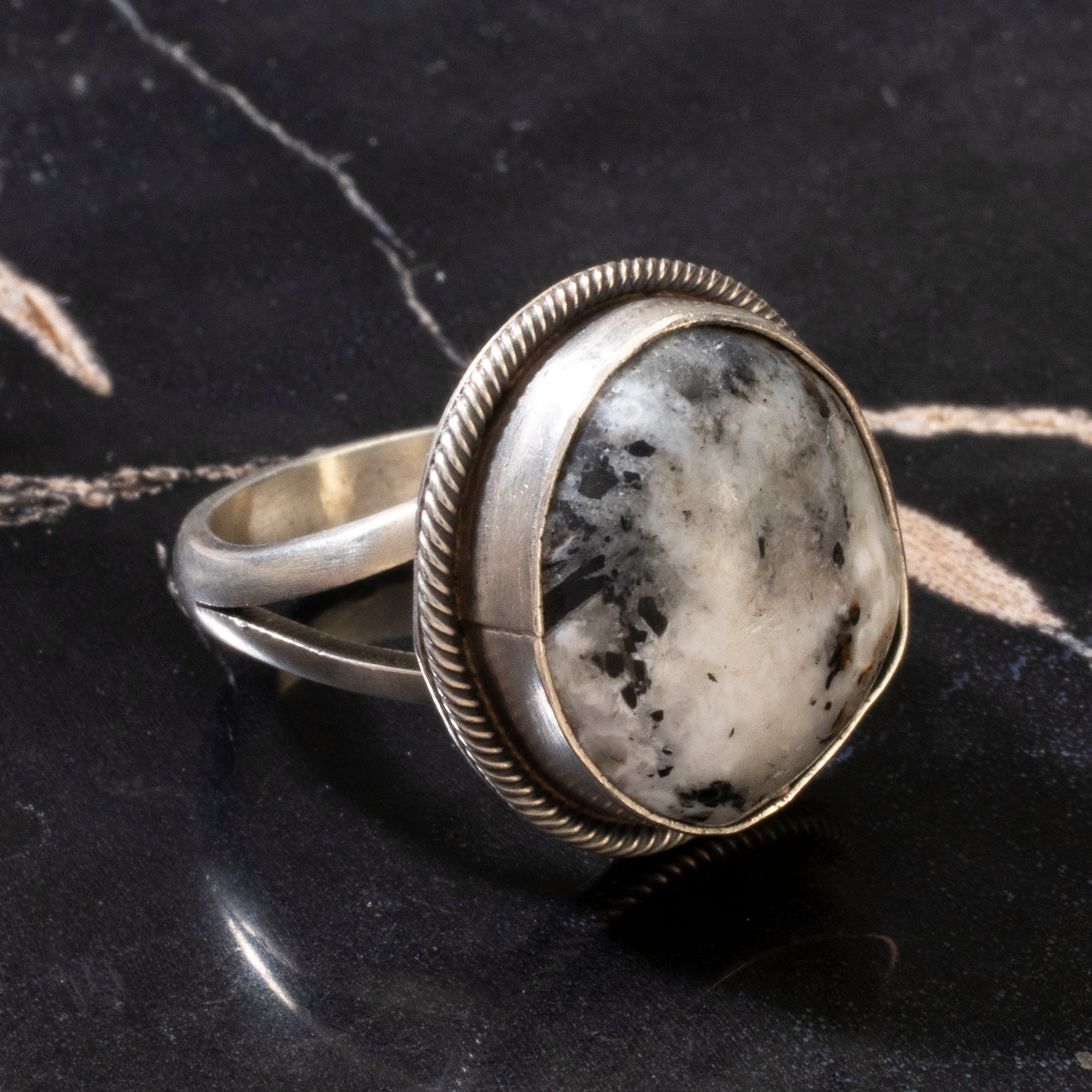 Kalifano Native American Jewelry 7 Scott Skeets White Buffalo Turquoise Round Navajo USA Native American Made 925 Sterling Silver Ring NAR500.078.7