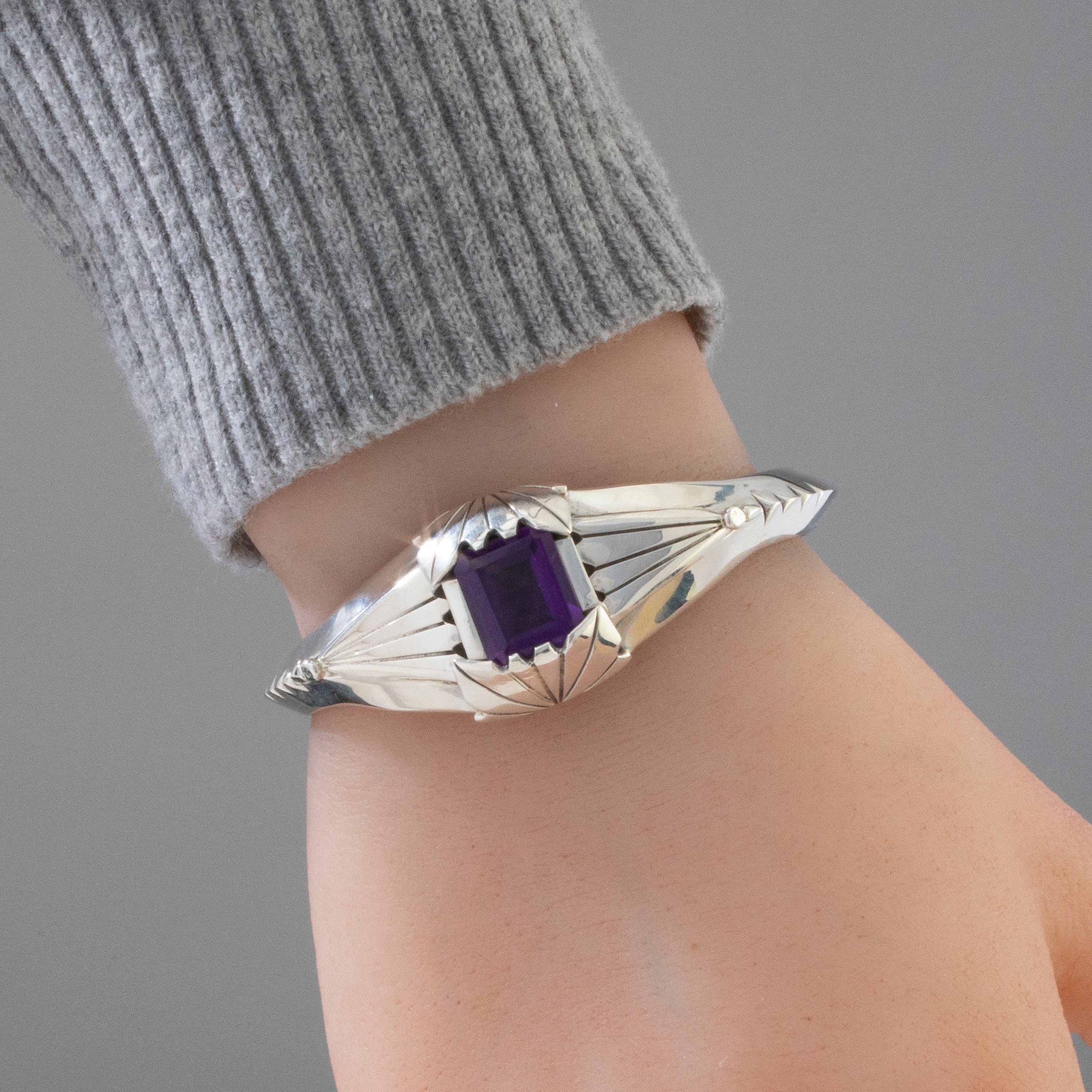 Kalifano Native American Jewelry Amethyst Navajo USA Native American Made 925 Sterling Silver Cuff NAB1100.003