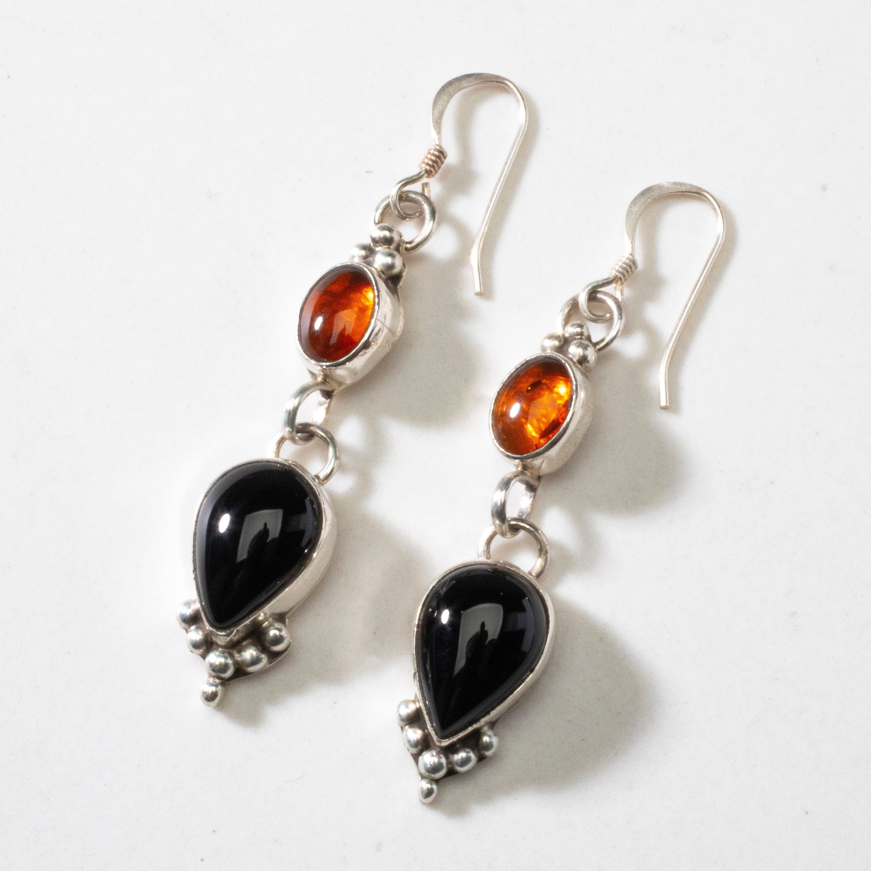 Kalifano Native American Jewelry Baltic Amber & Black Onyx Dangle Navajo USA Native American Made 925 Sterling Silver Earrings with French Hook NAE300.025