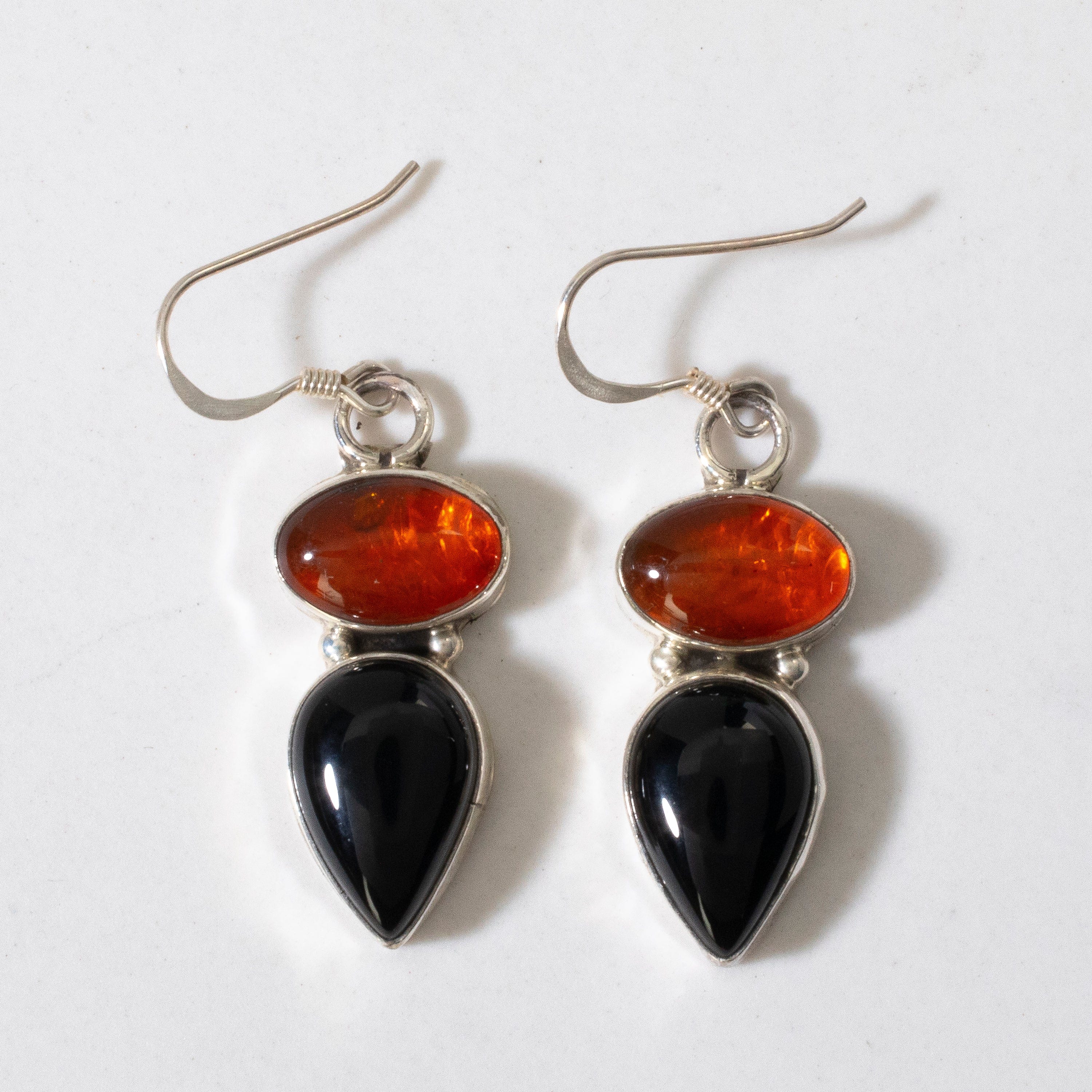 Kalifano Native American Jewelry Baltic Amber & Black Onyx Dangle Navajo USA Native American Made 925 Sterling Silver Earrings with French Hook NAE300.026