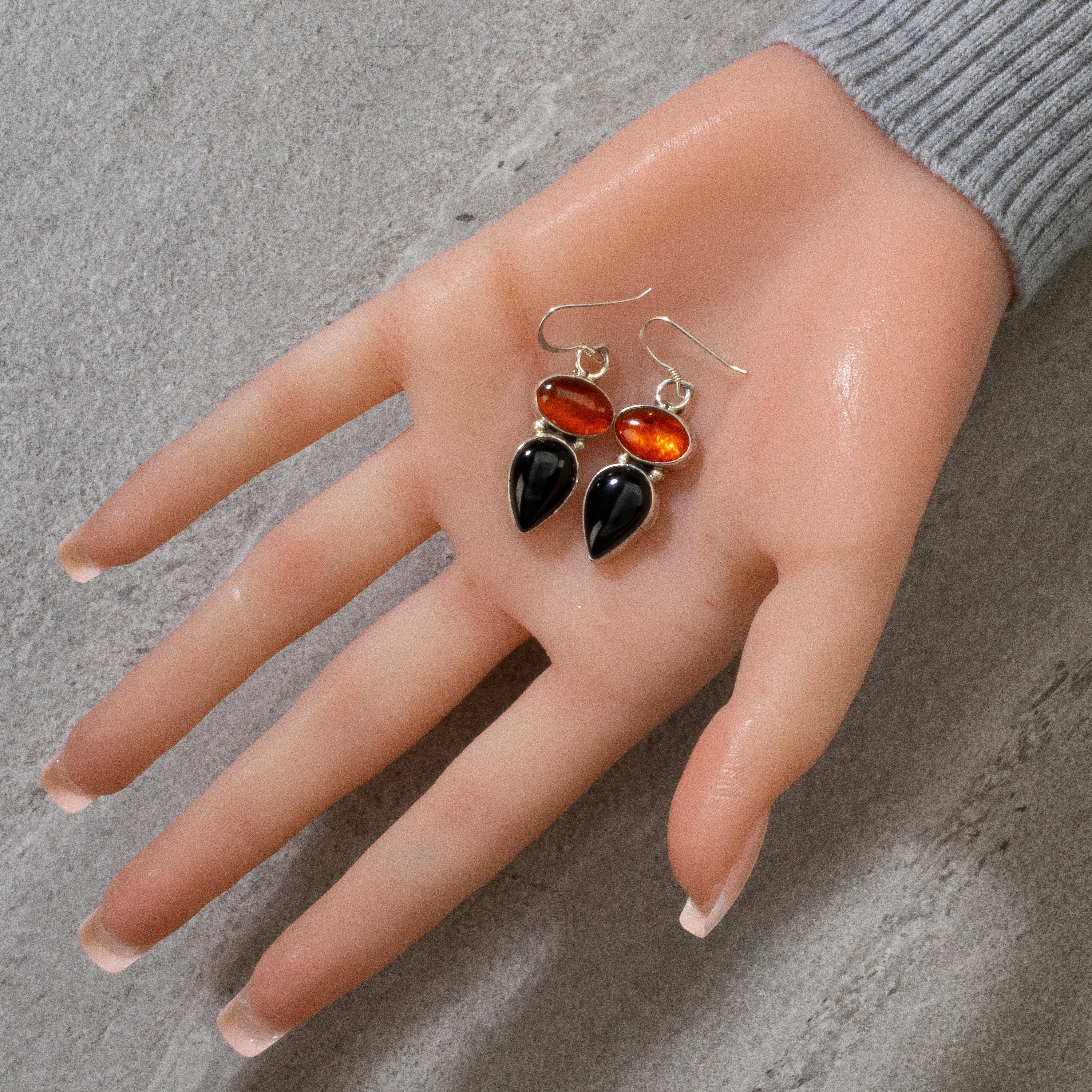 Kalifano Native American Jewelry Baltic Amber & Black Onyx Dangle Navajo USA Native American Made 925 Sterling Silver Earrings with French Hook NAE300.026