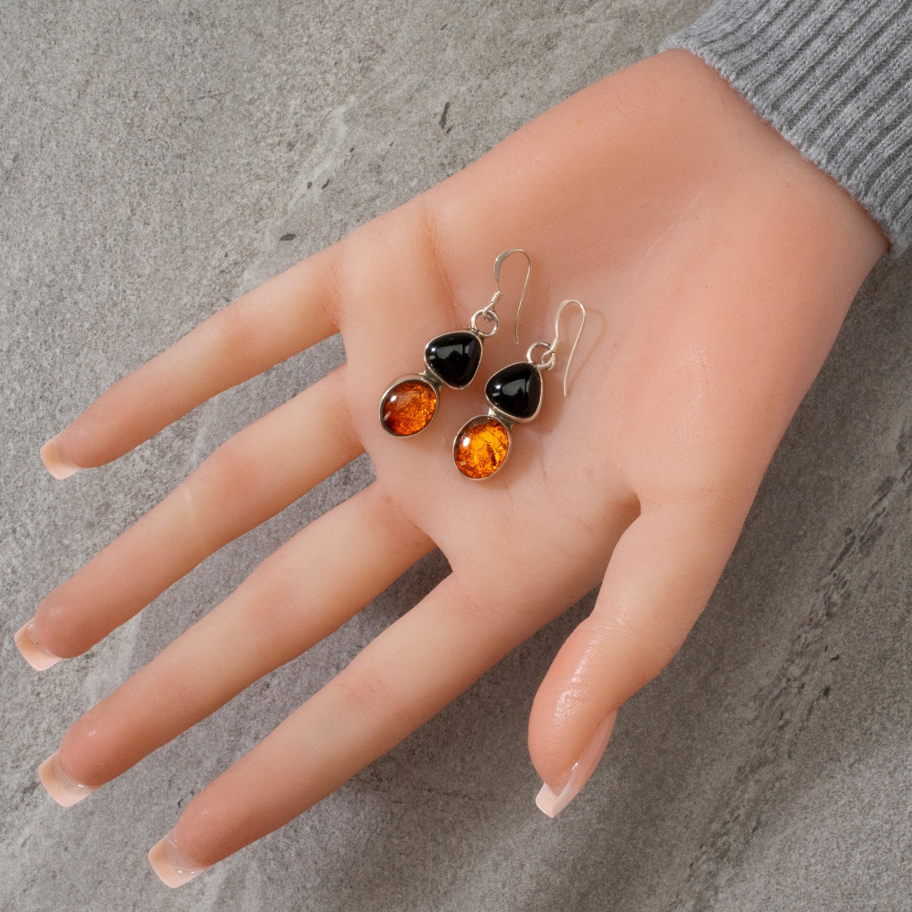 Kalifano Native American Jewelry Baltic Amber & Black Onyx Navajo USA Native American Made 925 Sterling Silver Earrings with French Hook NAE250.009