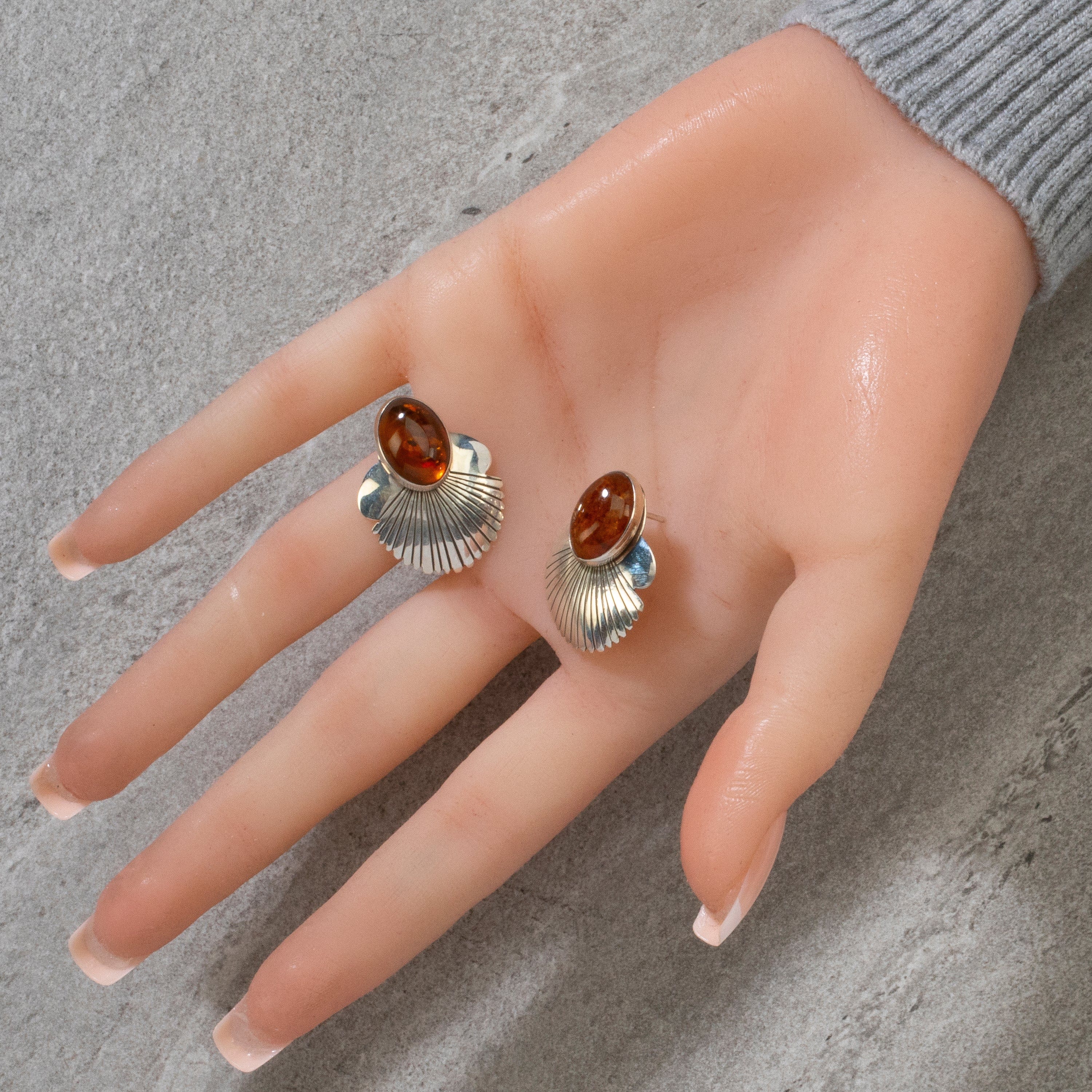 Kalifano Native American Jewelry Baltic Amber Navajo USA Native American Made 925 Sterling Silver Earrings with Stud Backing NAE300.023