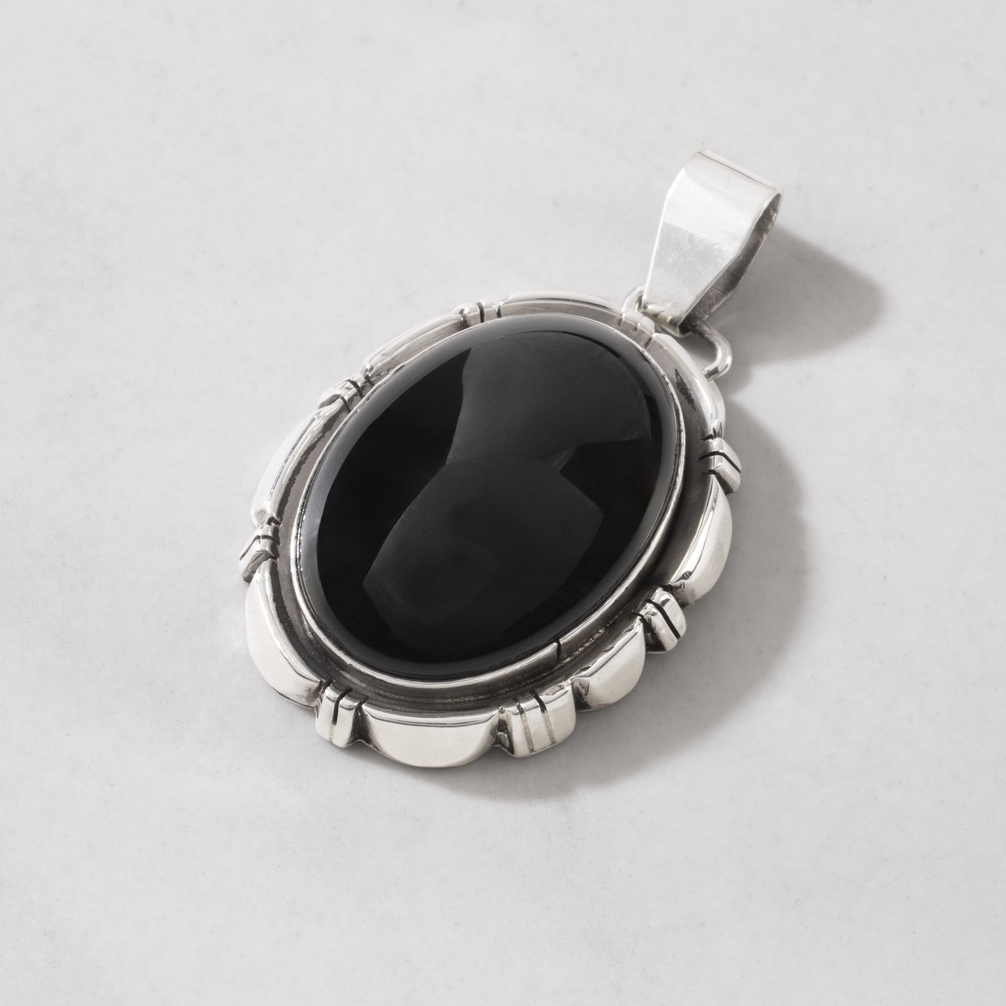 Kalifano Native American Jewelry Black Onyx Cabachon Navajo USA Native American Made 925 Sterling Silver Pendant NAN450.014