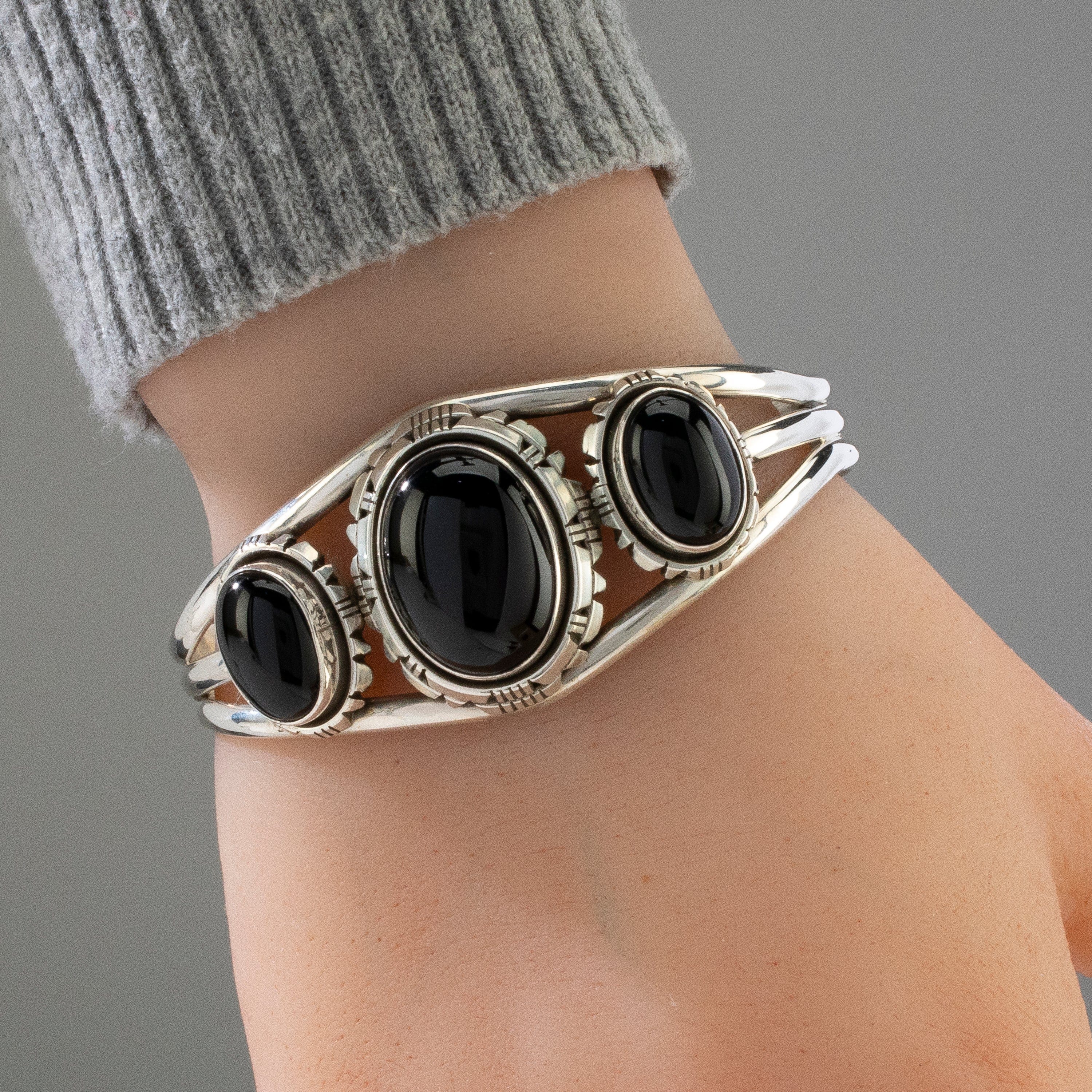 Kalifano Native American Jewelry Black Onyx USA Native American Made 925 Sterling Silver Cuff NAB1000.021