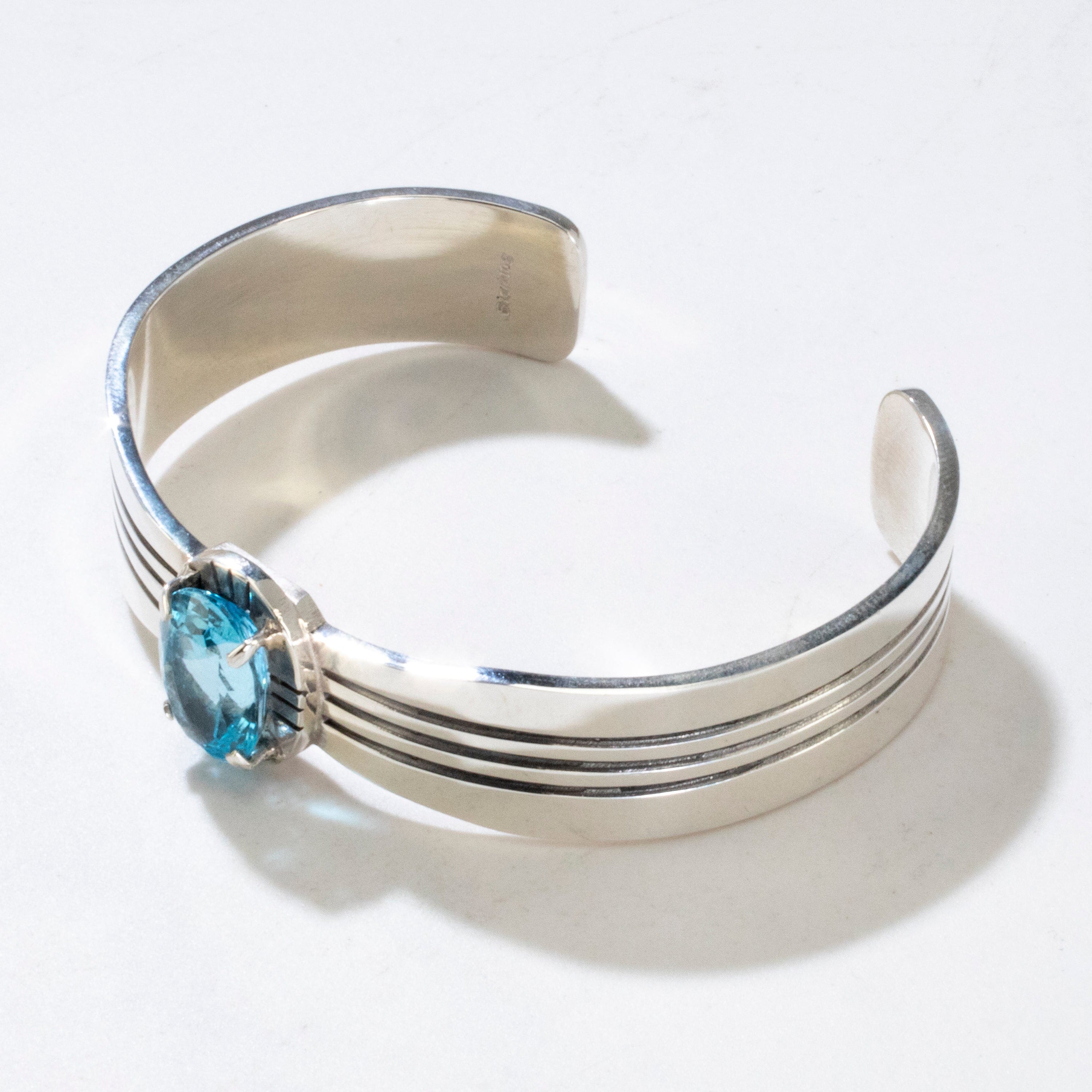 Kalifano Native American Jewelry Blue Topaz Navajo USA Native American Made 925 Sterling Silver Cuff NAB1200.049