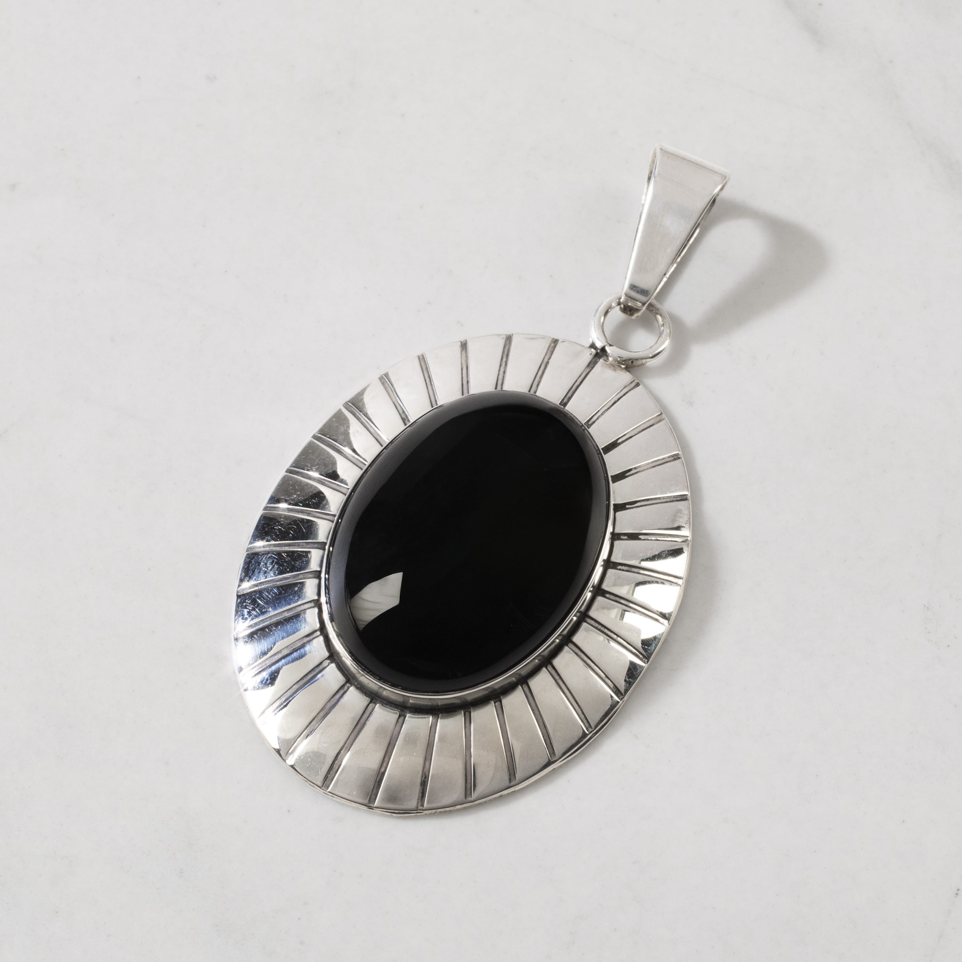 Kalifano Native American Jewelry Ella Peter Black Onyx Navajo USA Native American Made 925 Sterling Silver Pendant NAN400.026