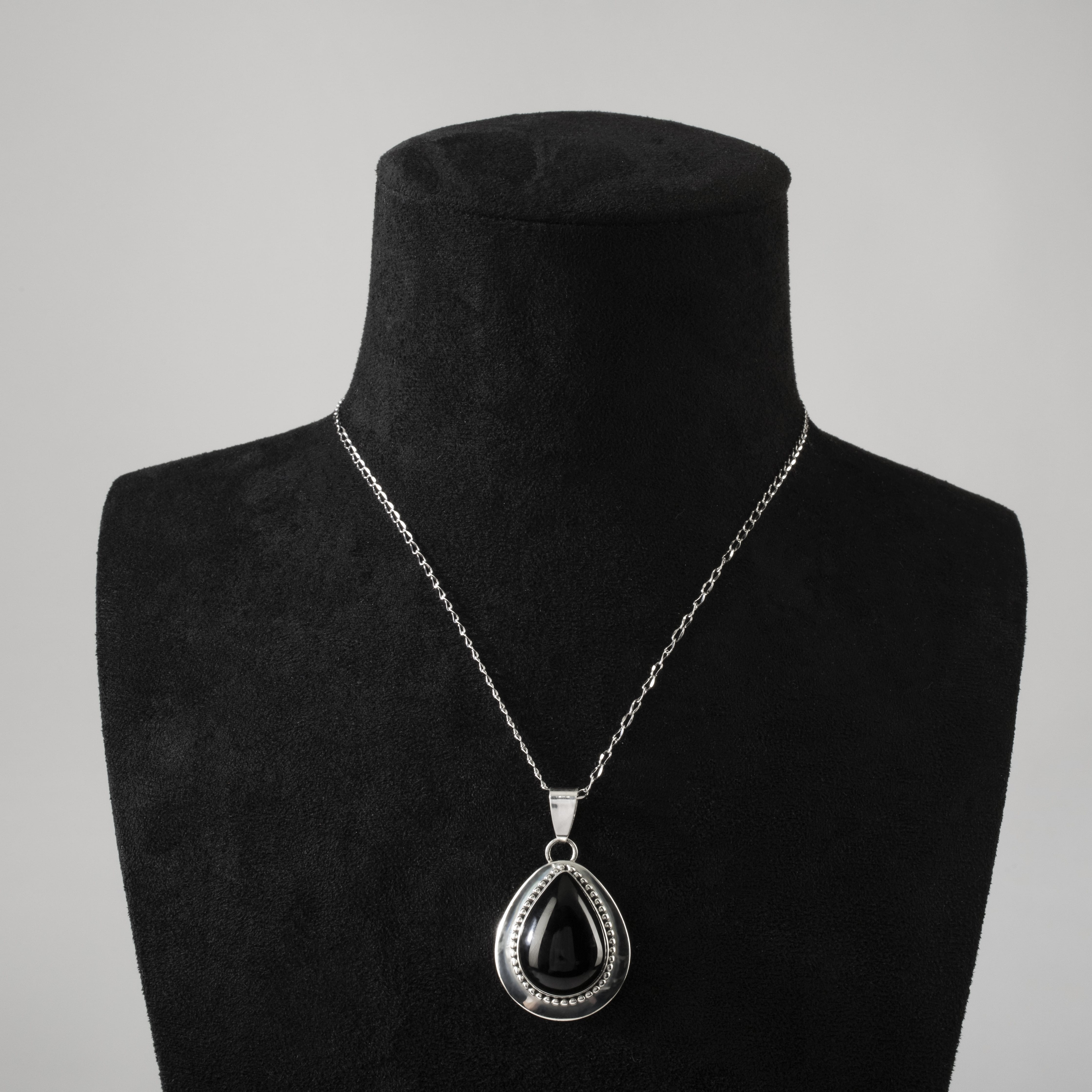 Kalifano Native American Jewelry Ella Peter Black Onyx Teardrop Navajo USA Native American Made 925 Sterling Silver Pendant NAN350.012