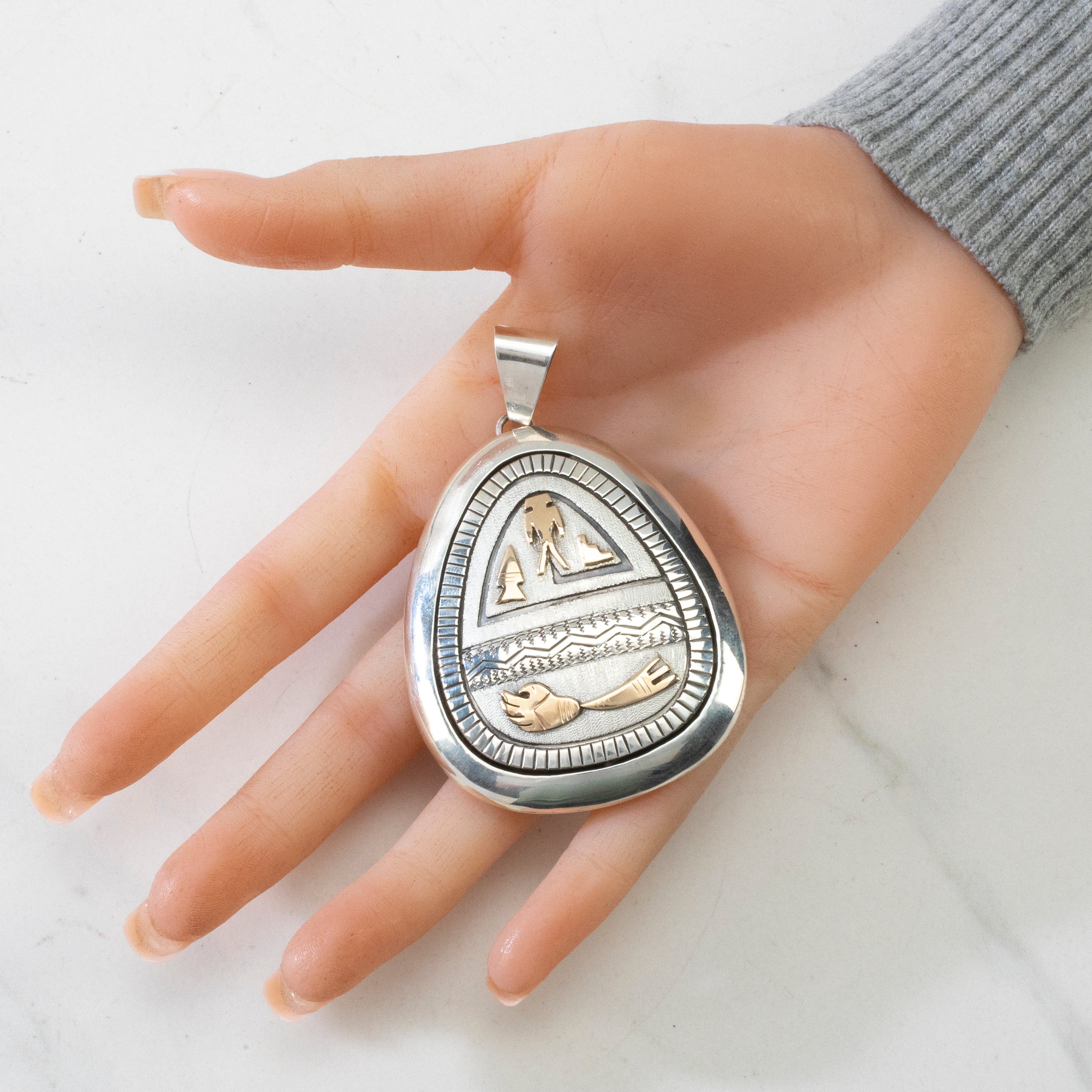 Kalifano Native American Jewelry Emer Thompson 14K Gold Navajo USA Native American Made 925 Sterling Silver Pendant NAN3400.002