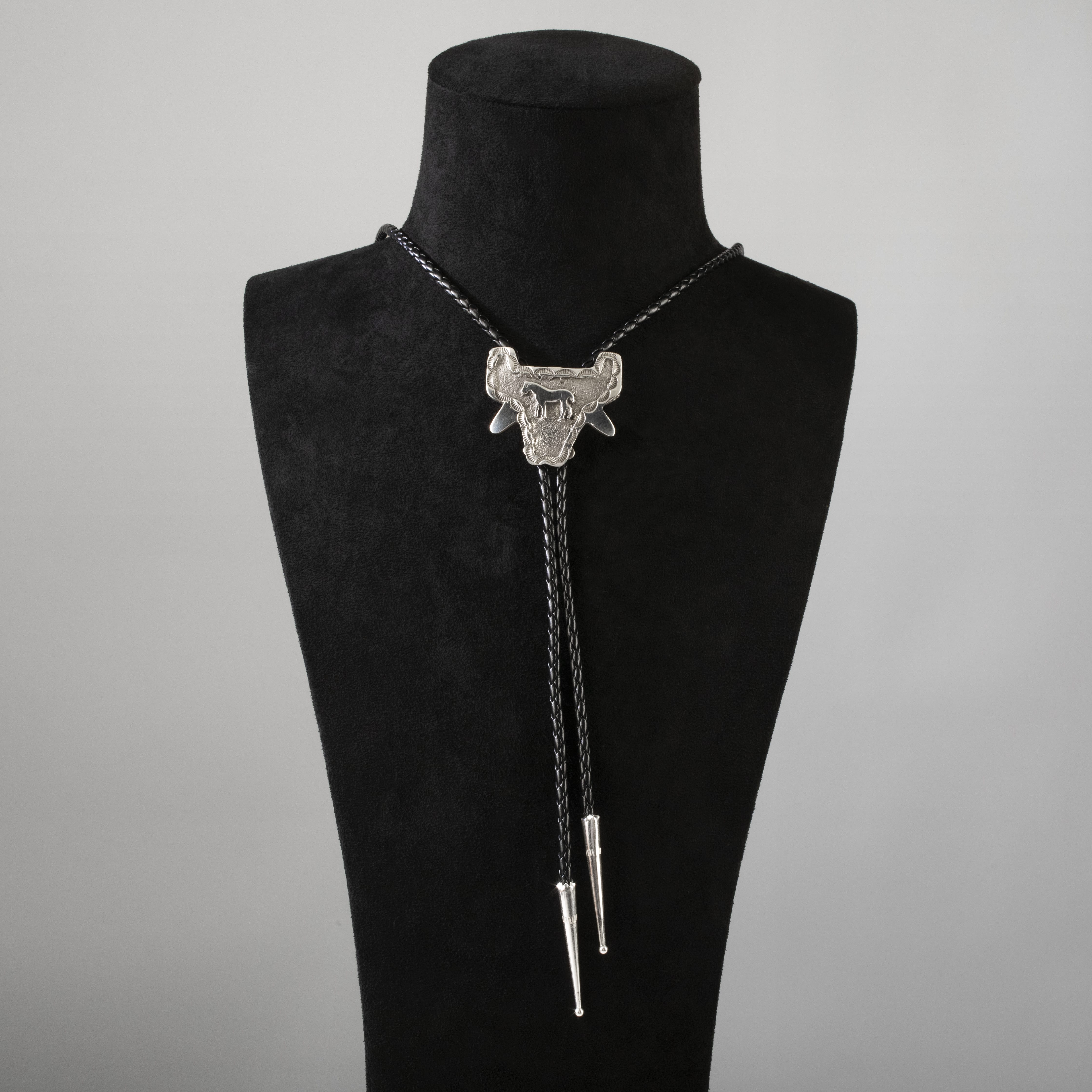 Kalifano Native American Jewelry Emerson Kinsel Navajo Horse USA Native American Made 925 Sterling Silver Bolo Tie NABT550.001