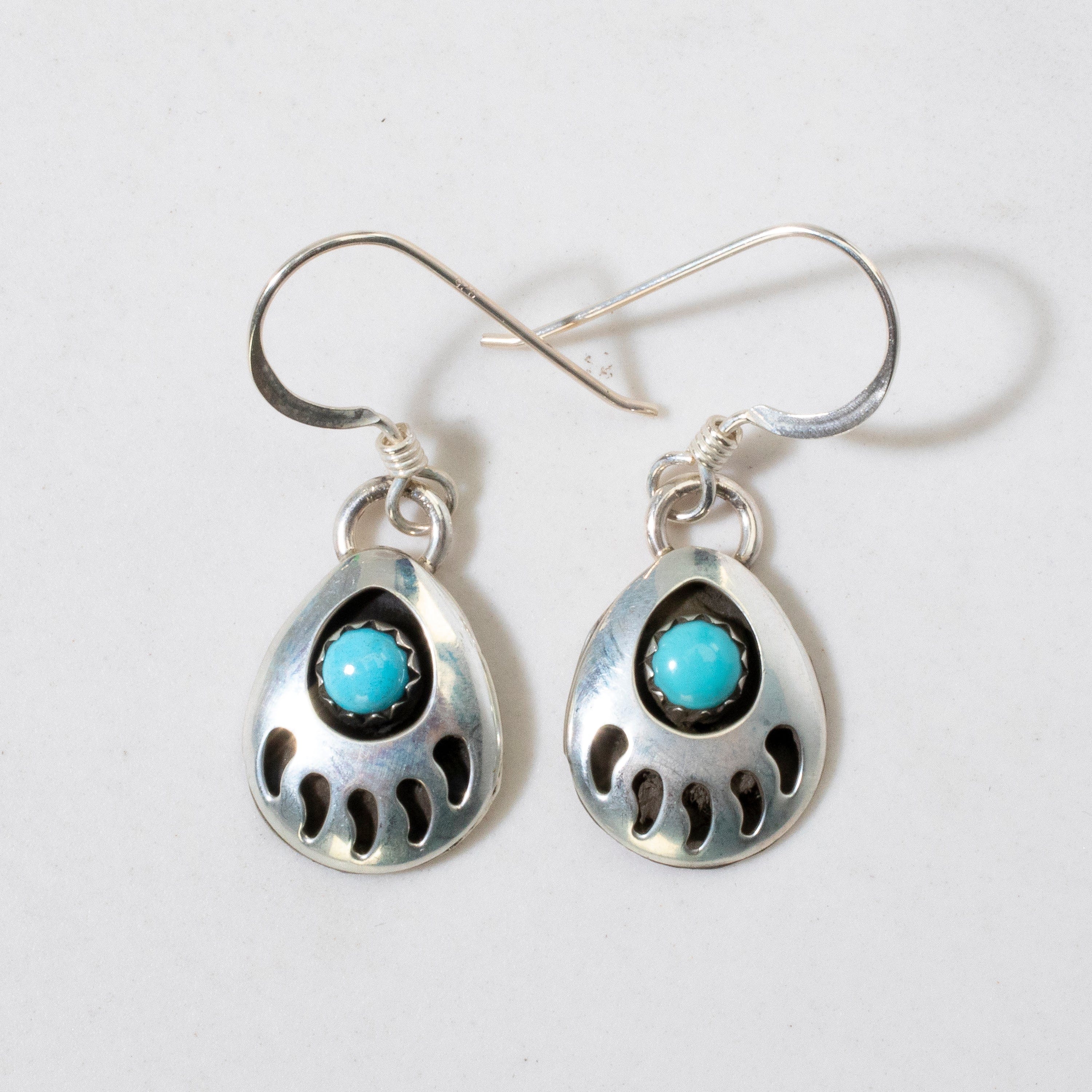 Kalifano Native American Jewelry Esther White Navajo Bear Claw with Turquoise USA Native American Made 925 Sterling Silver Earrings with French Hook NAE100.007