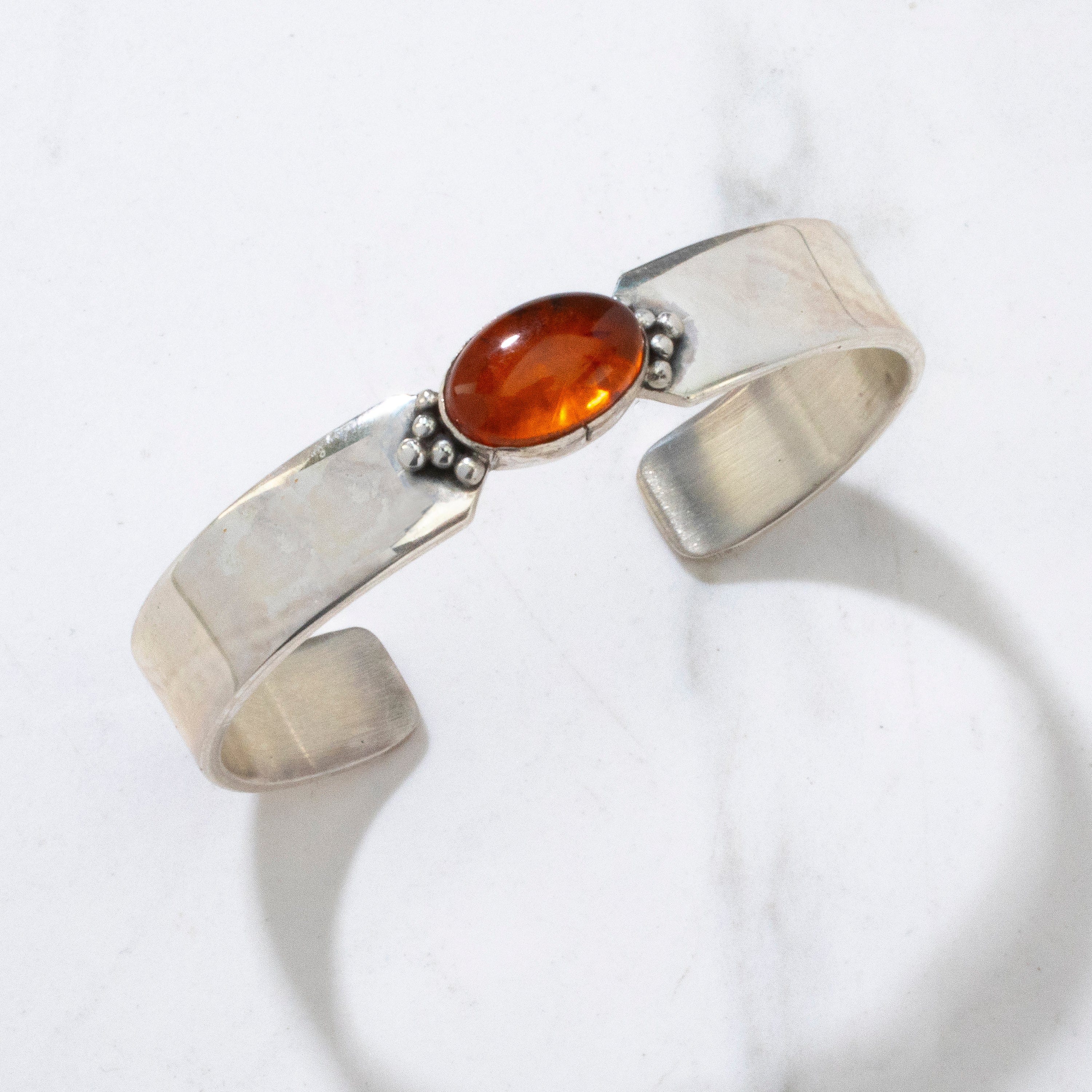 Kalifano Native American Jewelry Gabriel Yazzie Navajo Amber USA Native American Made 925 Sterling Silver Cuff NAB900.035