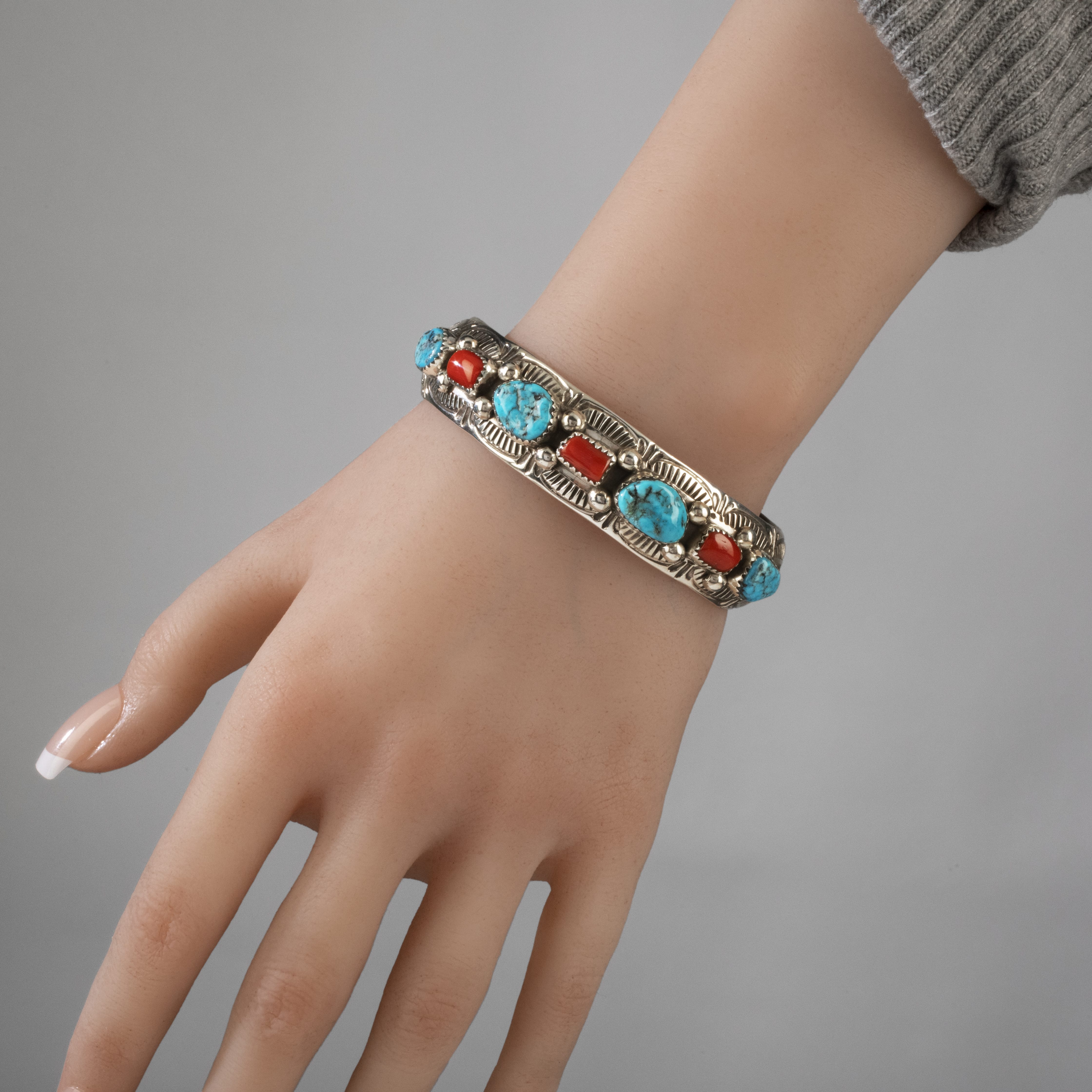 Kalifano Native American Jewelry Grace Silver Kingman Turquoise & Coral Navajo USA Native American Made 925 Sterling Silver Cuff NAB1200.053